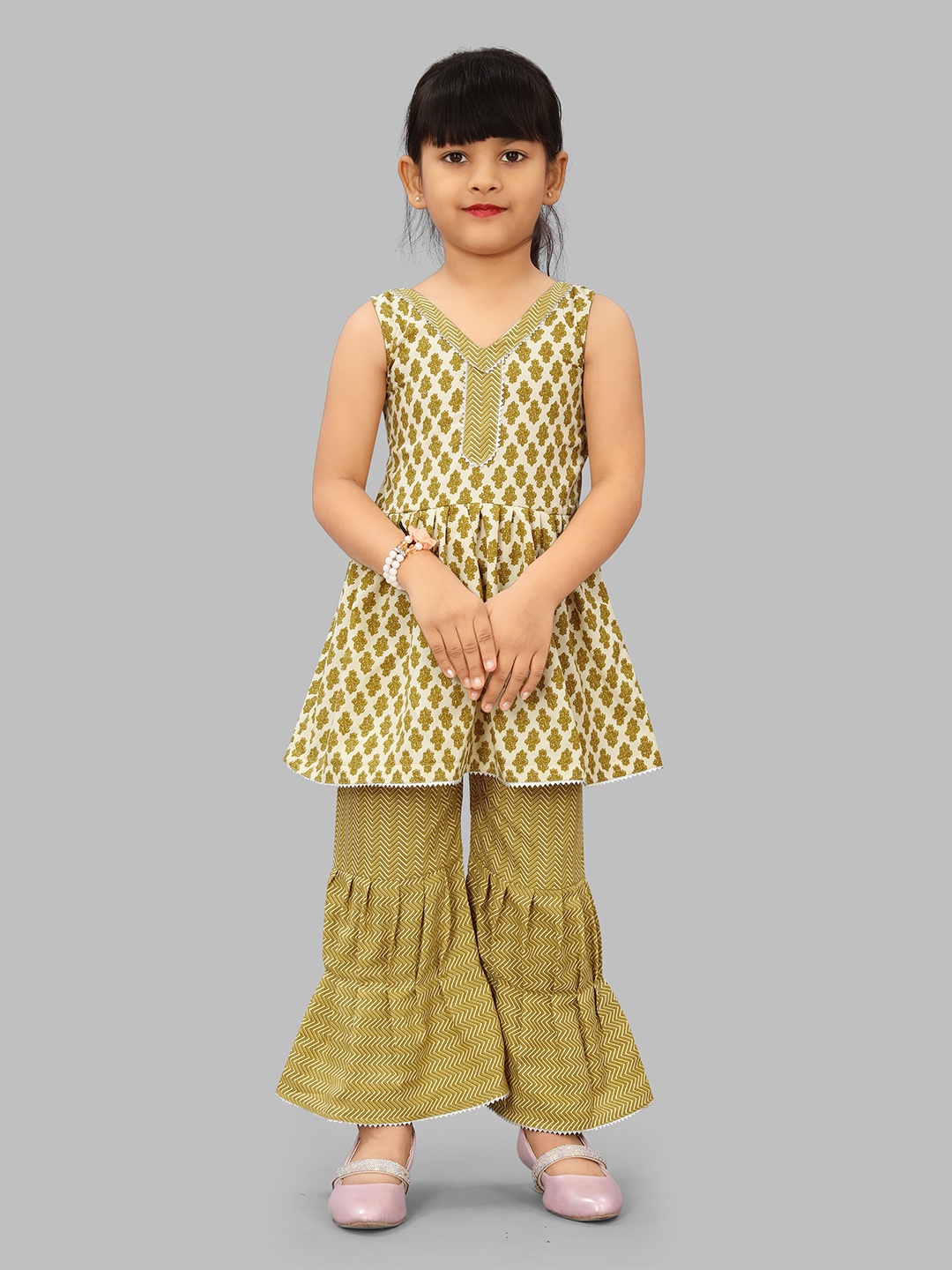 

BAESD Girls Ethnic Motifs Printed Regular Gotta Patti Kurta with Sharara, Green