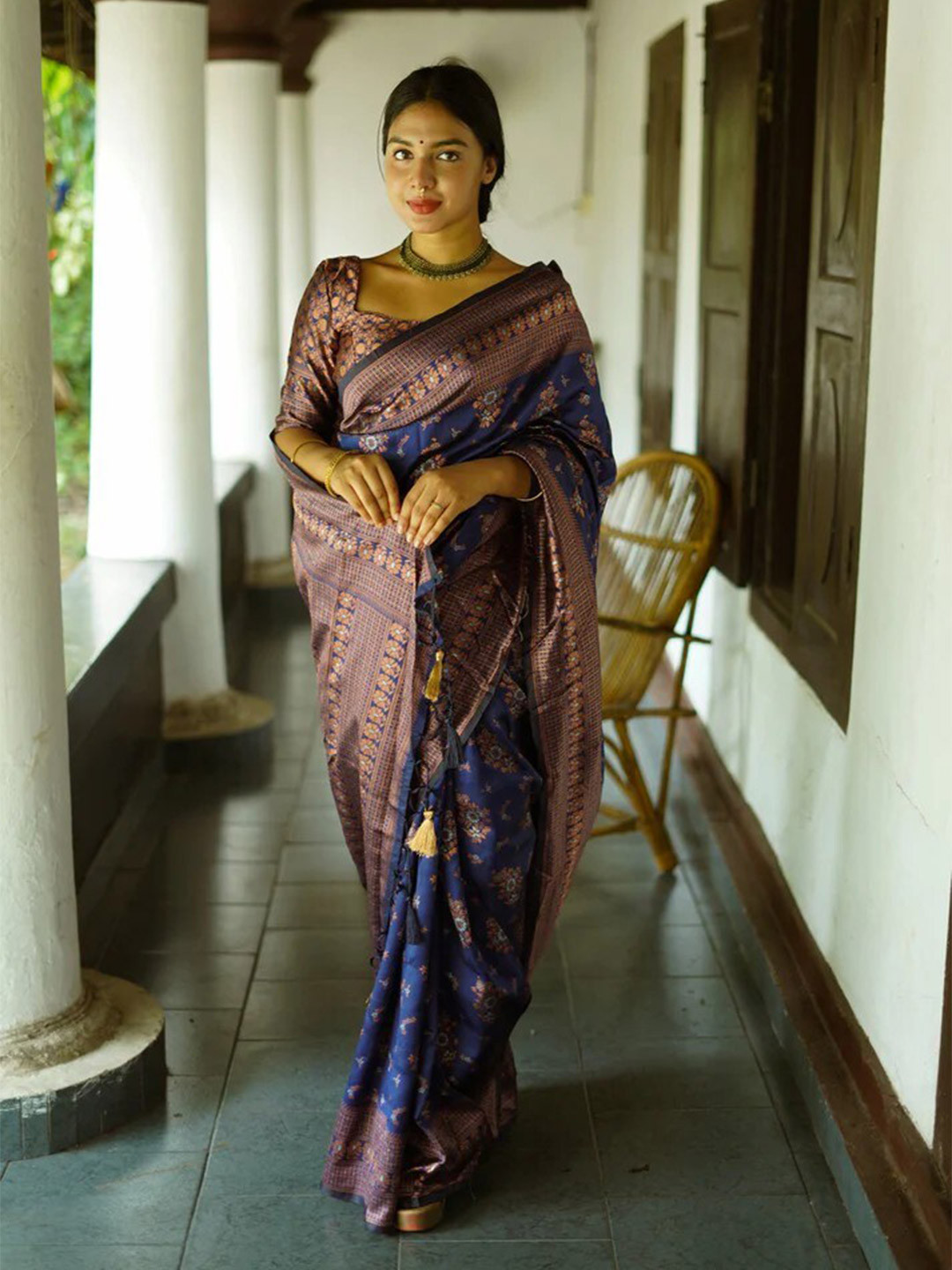 

WINKLECART Zardozi Pure Silk Woven Design Pure Silk Banarasi Saree, Navy blue