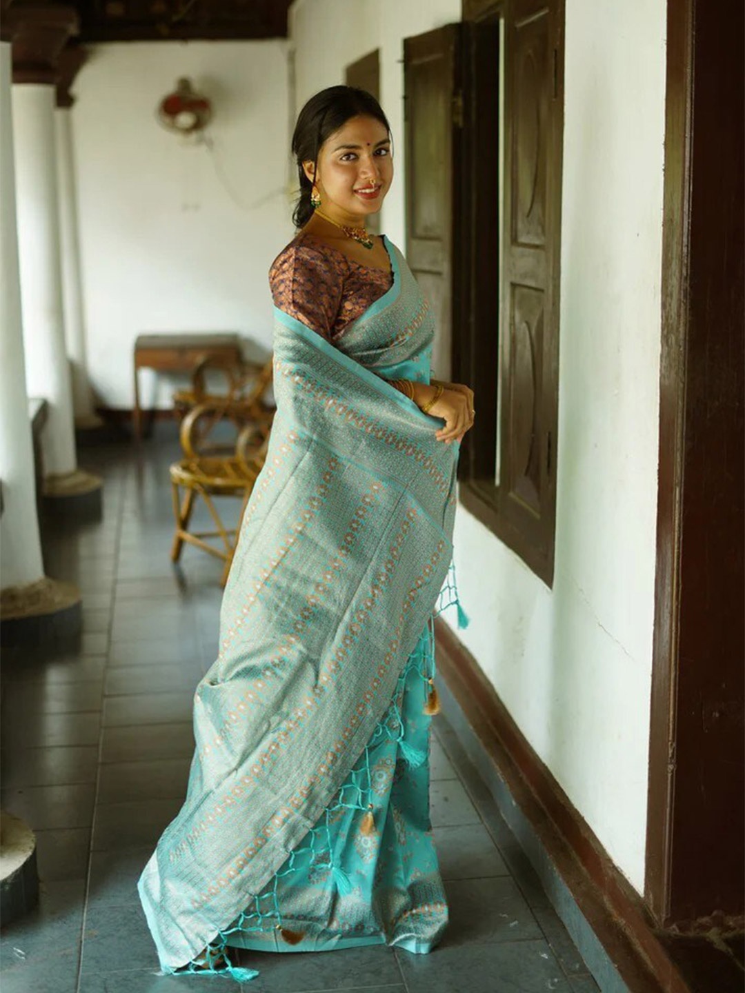 

WINKLECART Ethnic Motifs Woven Design Pure Silk Banarasi Saree, Turquoise blue