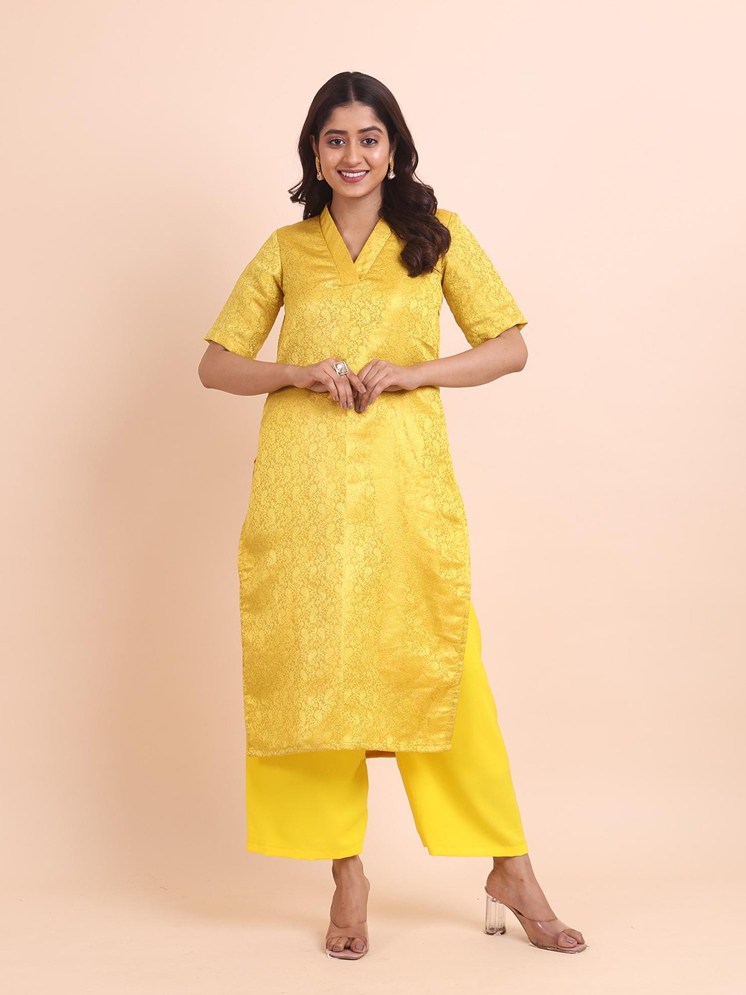 

Disli Ethnic Motifs Printed Regular V-Neck Kurta with Palazzos, Yellow