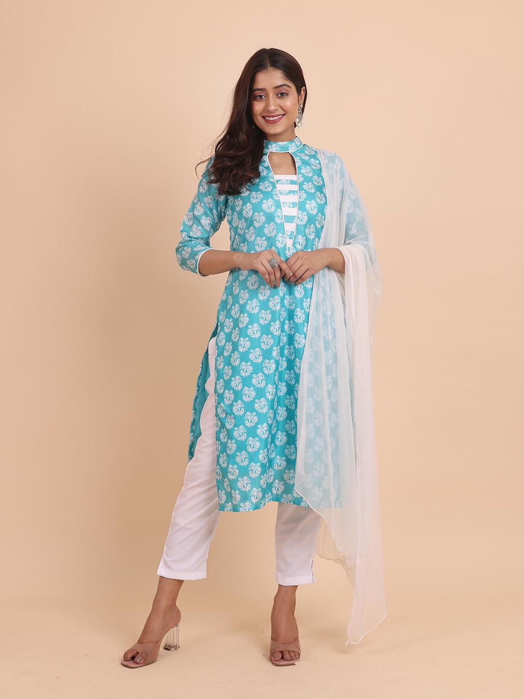 

Disli Floral Printed Regular V-Neck Straight Kurta with Palazzos & Dupatta, Blue