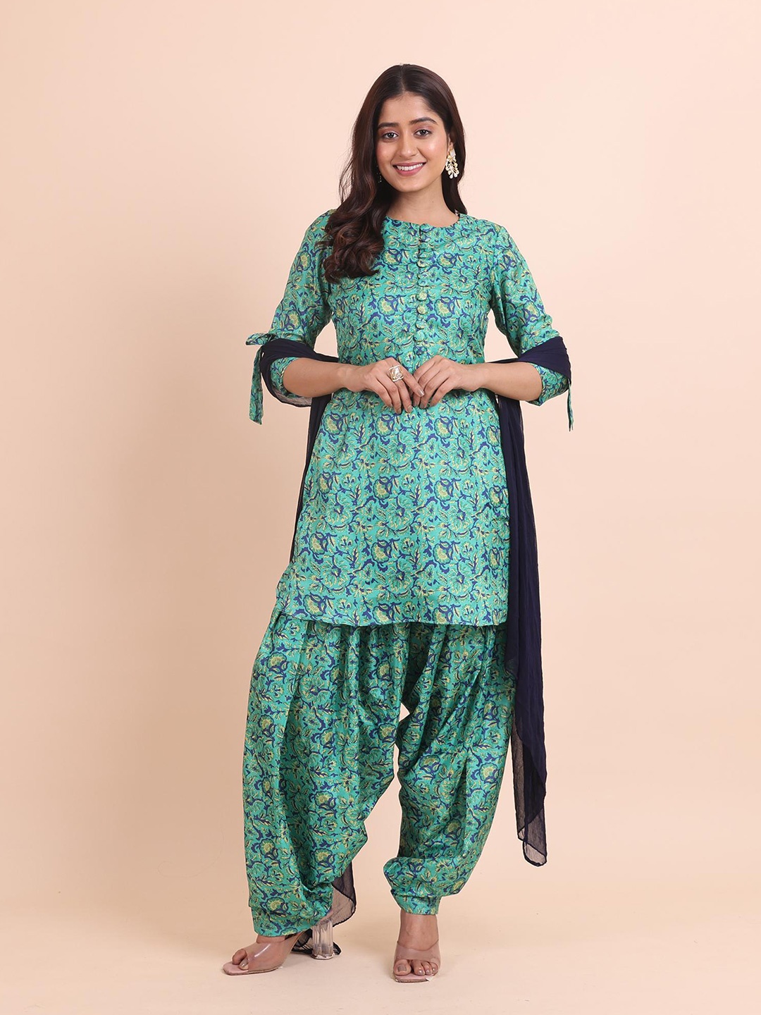 

Disli Floral Printed Regular Round Neck Straight Kurta with Palazzos & Dupatta, Green