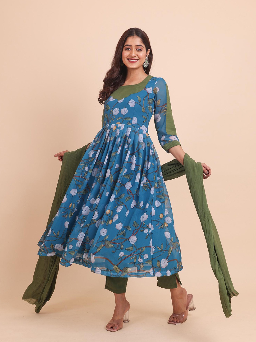 

Disli Floral Printed Round Neck Anarkali Kurta with Palazzos & Dupatta, Blue