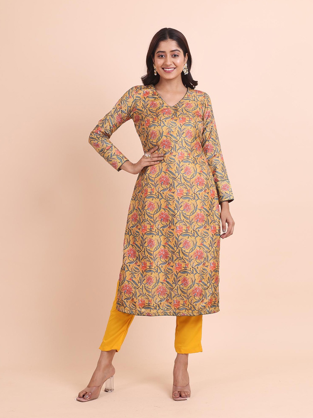 

Disli Floral Printed Regular V-Neck Straight Kurta with Palazzos, Yellow