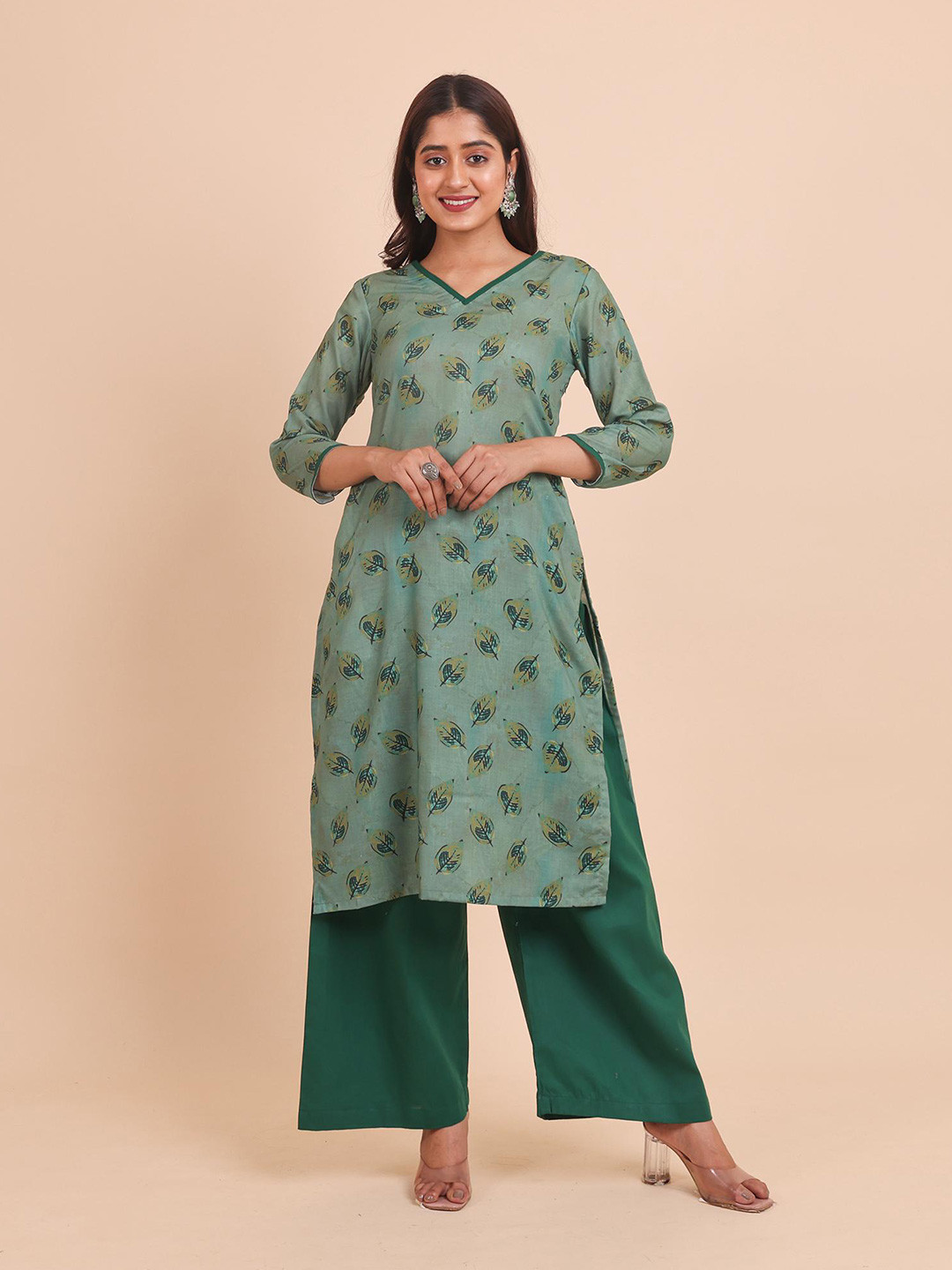 

Disli Floral Printed Regular V-Neck Straight Kurta with Palazzos, Green