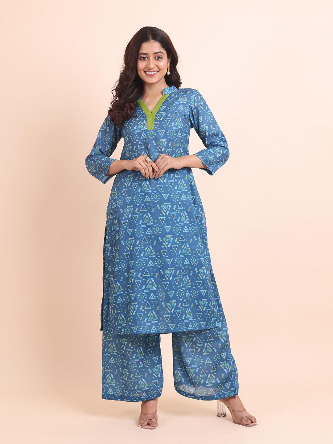 

Disli Geometric Printed V-Neck Regular Straight Kurta with Palazzo, Blue
