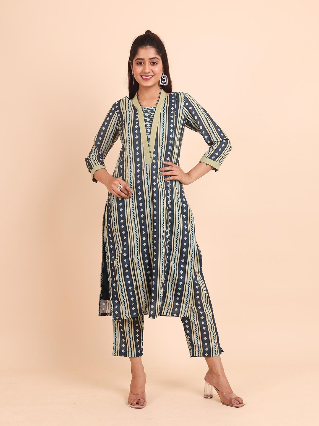 

Disli V-Neck Regular Striped Pure Cotton Straight Kurta with Palazzo, Navy blue