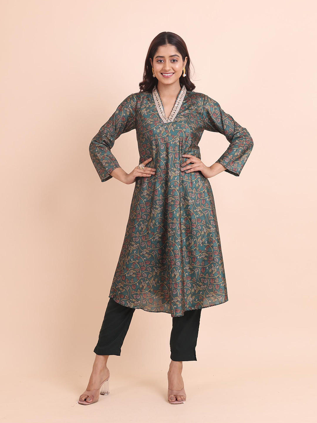 

Disli V-Neck Regular A-Line Kurta with Trousers, Green