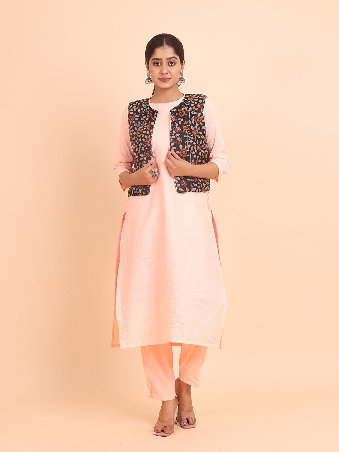 

Disli Round Neck Regular Straight Kurta with Trousers, Pink