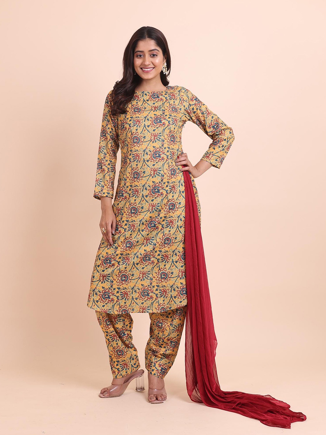 

Disli Round Neck Regular Straight Kurta with Salwar & Dupatta, Yellow