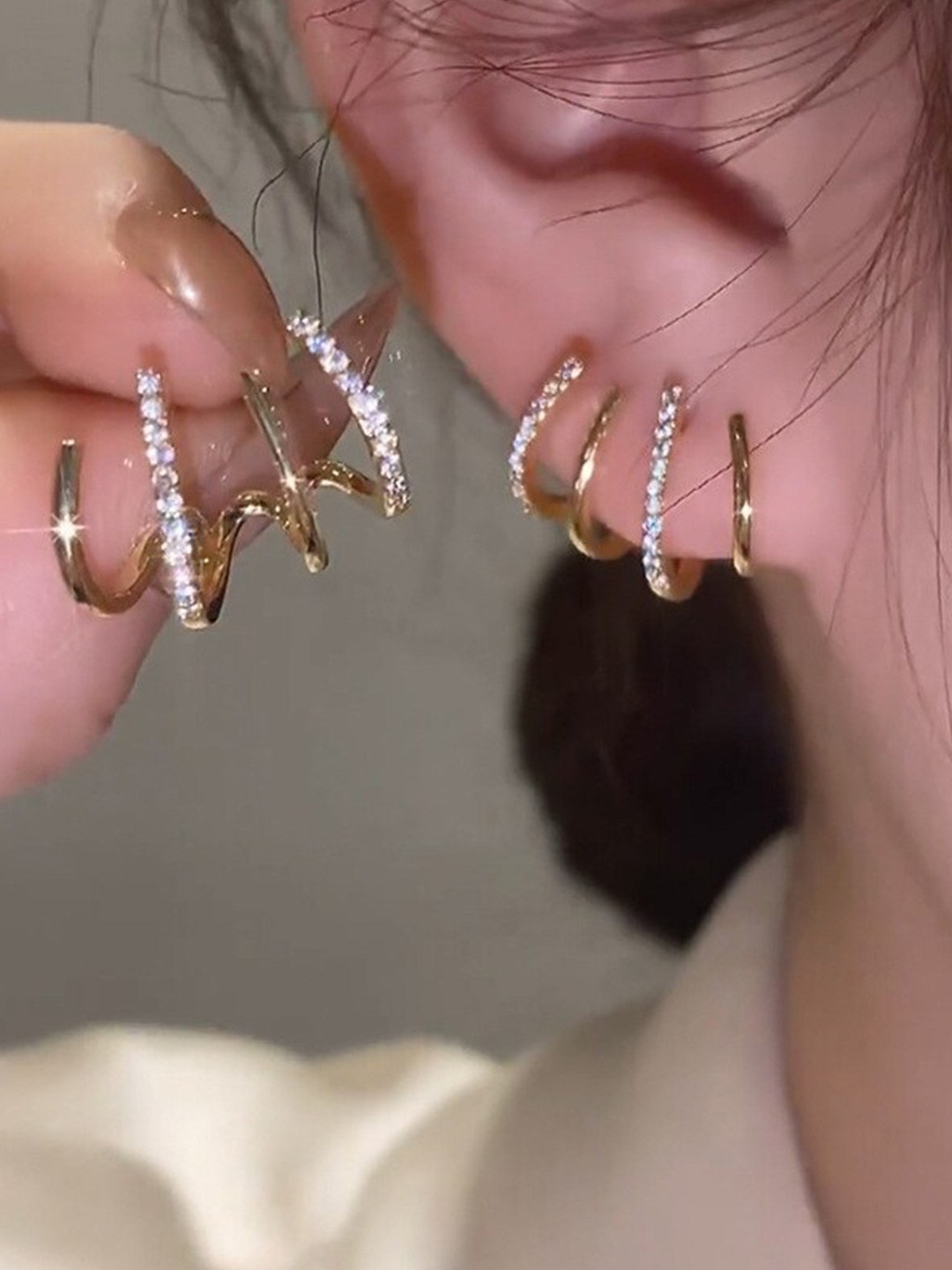 

Shining Diva Fashion Gold-Plated Crystals Ear Cuff