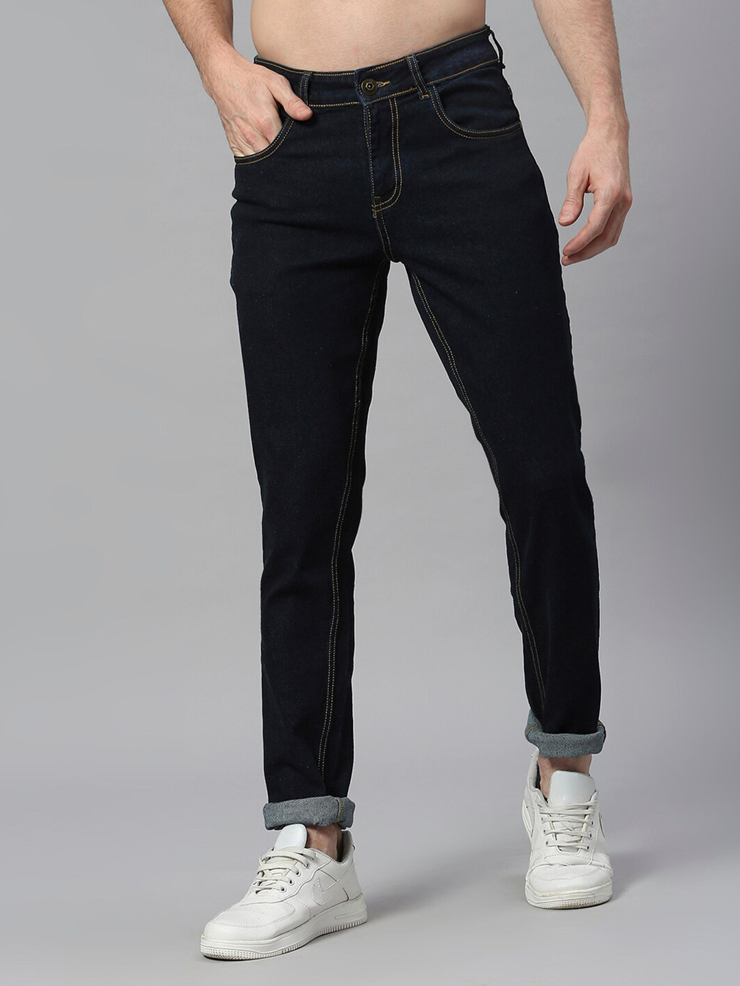 

The Roadster Lifestyle Co. Men Clean Look Tapered-Fit Mid-Rise Cotton Jeans, Blue