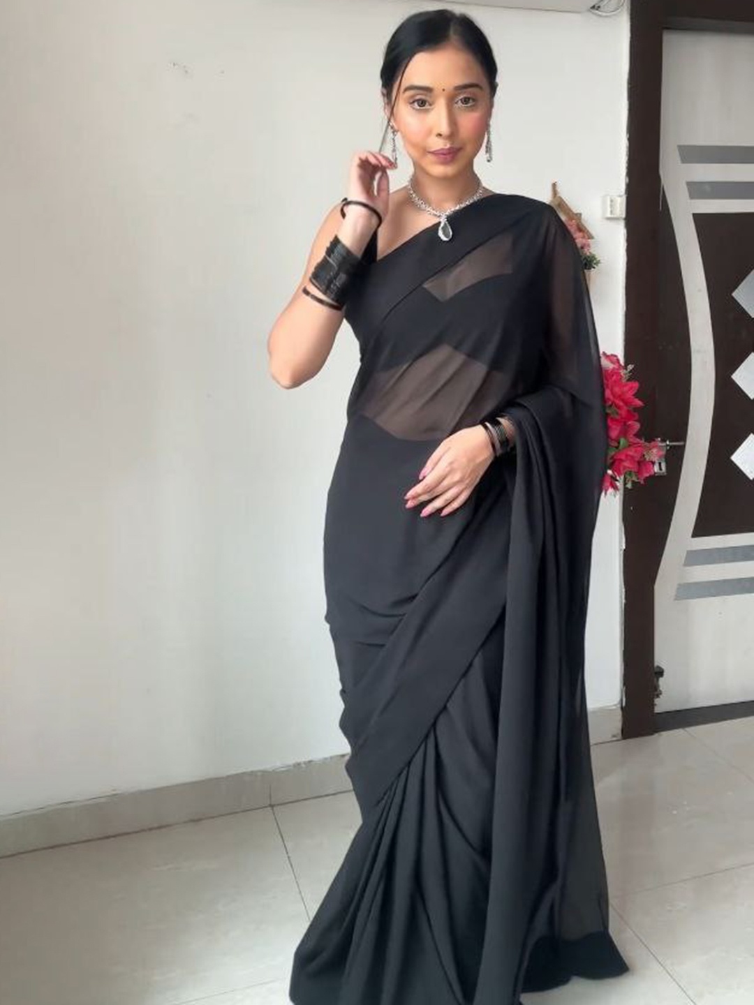

AWRIYA Solid Ready to wear Party Saree, Black