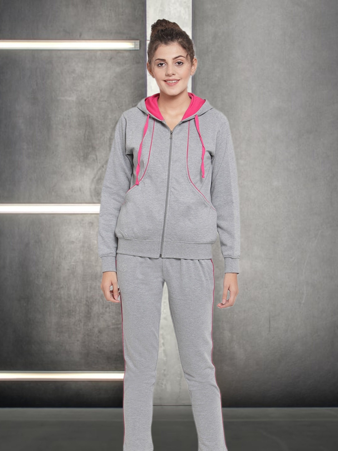 

WILD WEST Hooded Sweatshirt & Trackpant, Grey