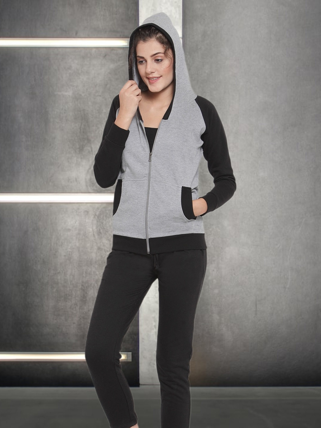 

WILD WEST Colorblocked Hooded Sweatshirt & Trackpant, Black