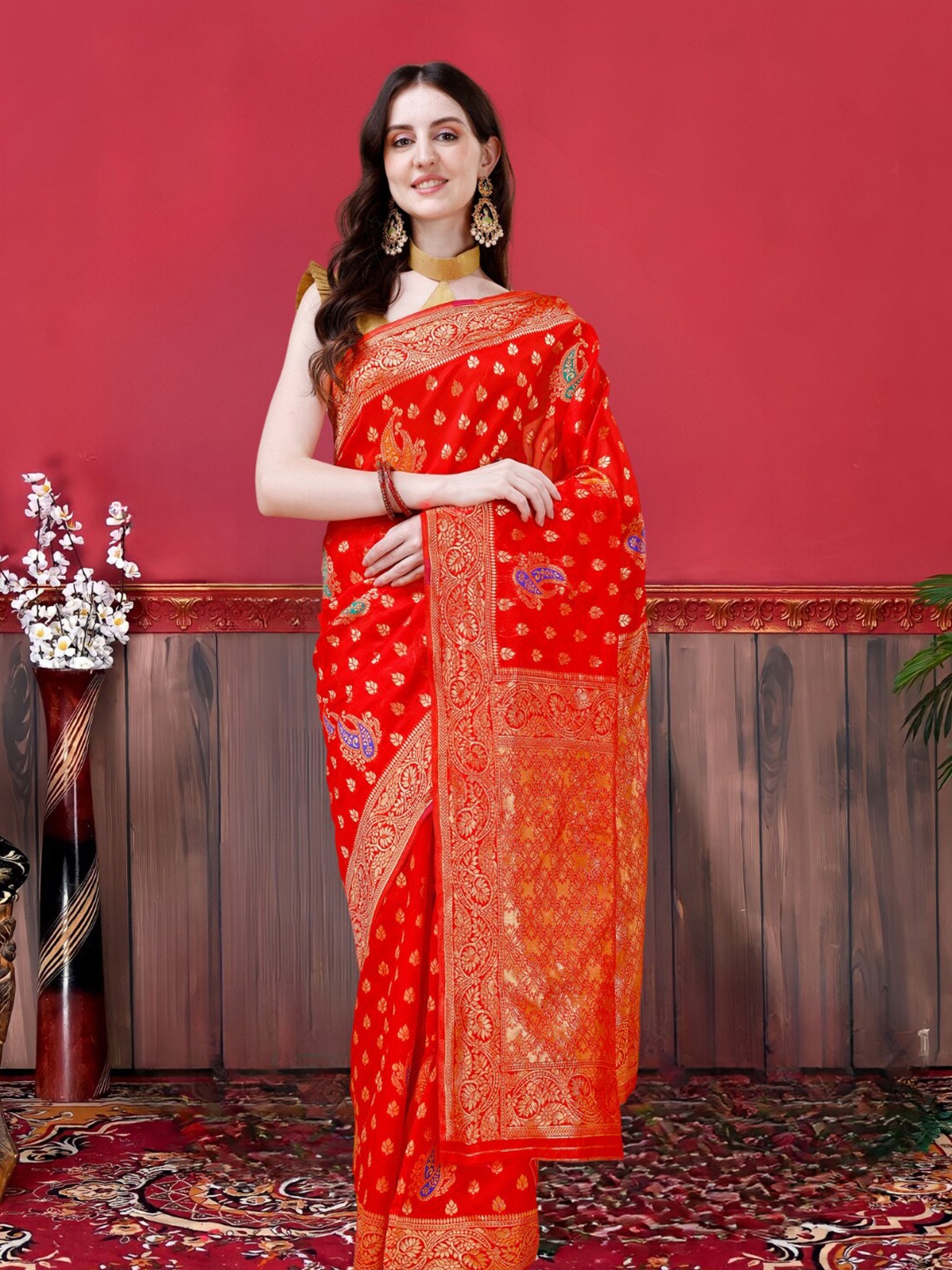 

MAGMINA Patchwork Silk Cotton Banarasi Saree, Red