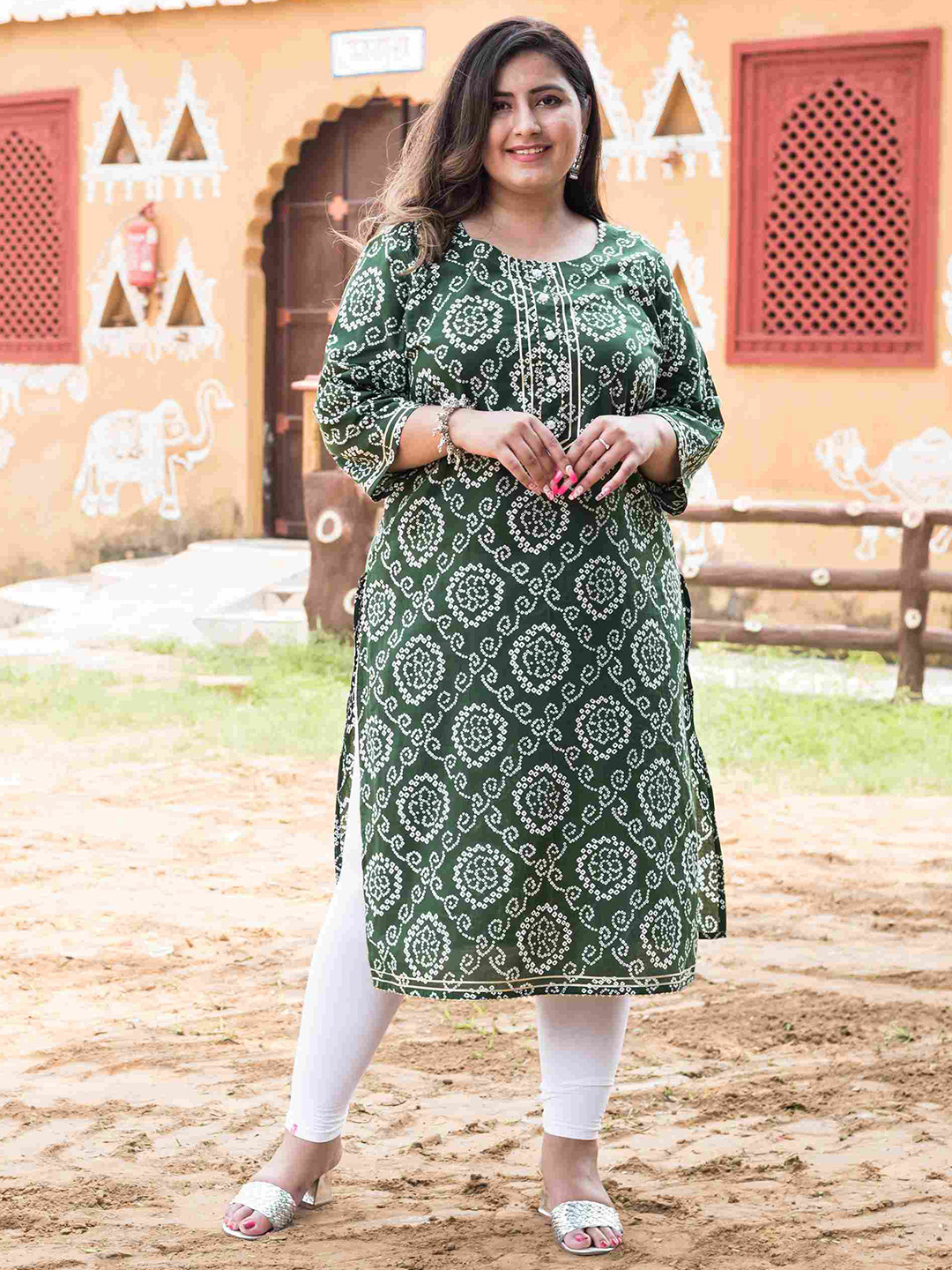 

Toodle Plus Bandhani Printed Gotta Patti Round Neck Straight Kurta, Green