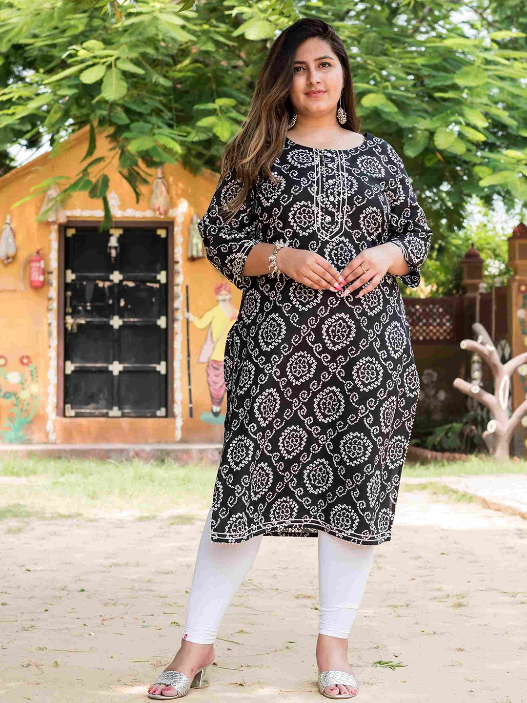 

Toodle Plus Plus Size Bandhani Printed Cotton Gota Patti Straight Kurta, Black