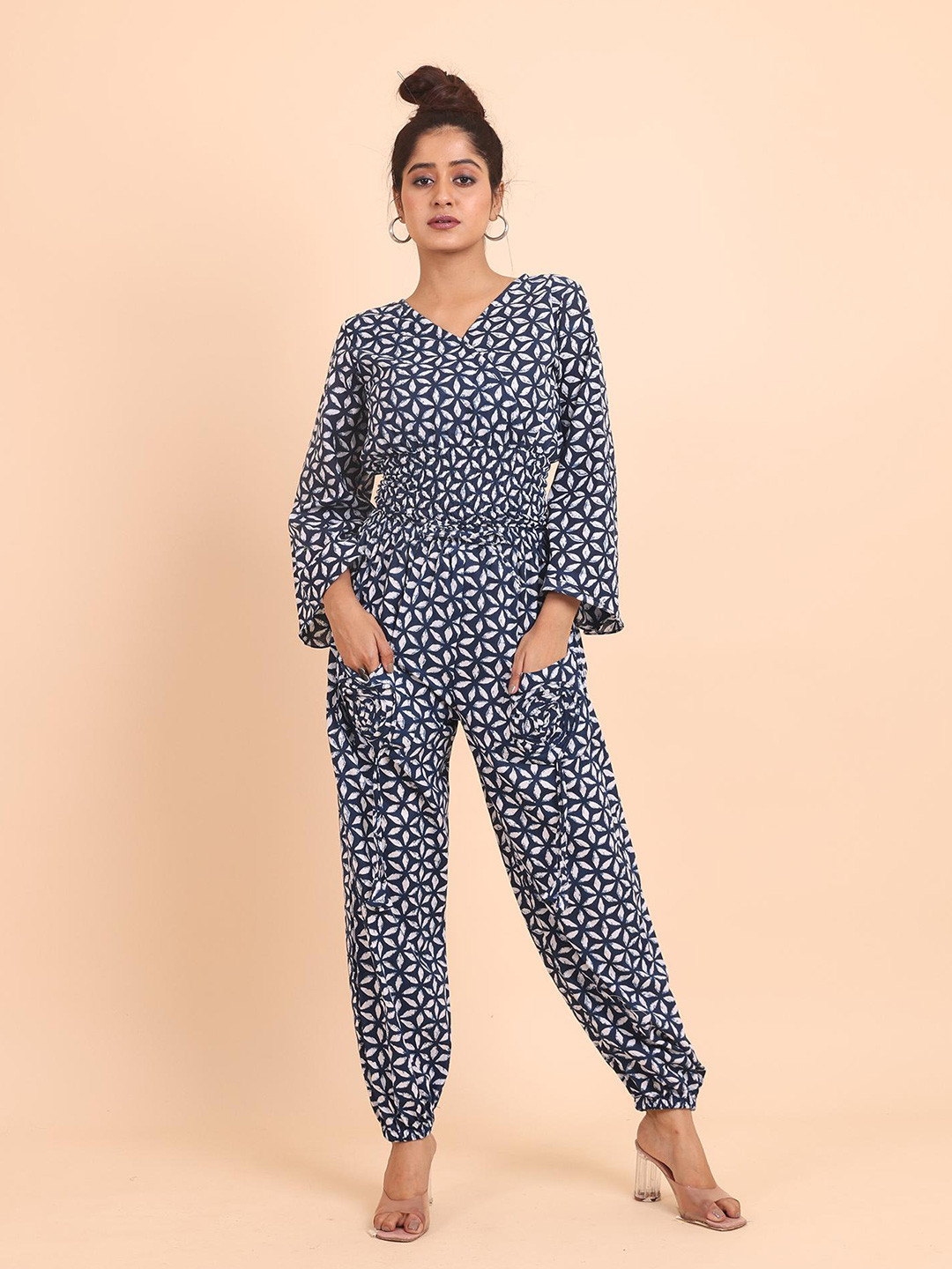 

Disli Printed V-Neck Long Sleeves Top With Joggers, Blue