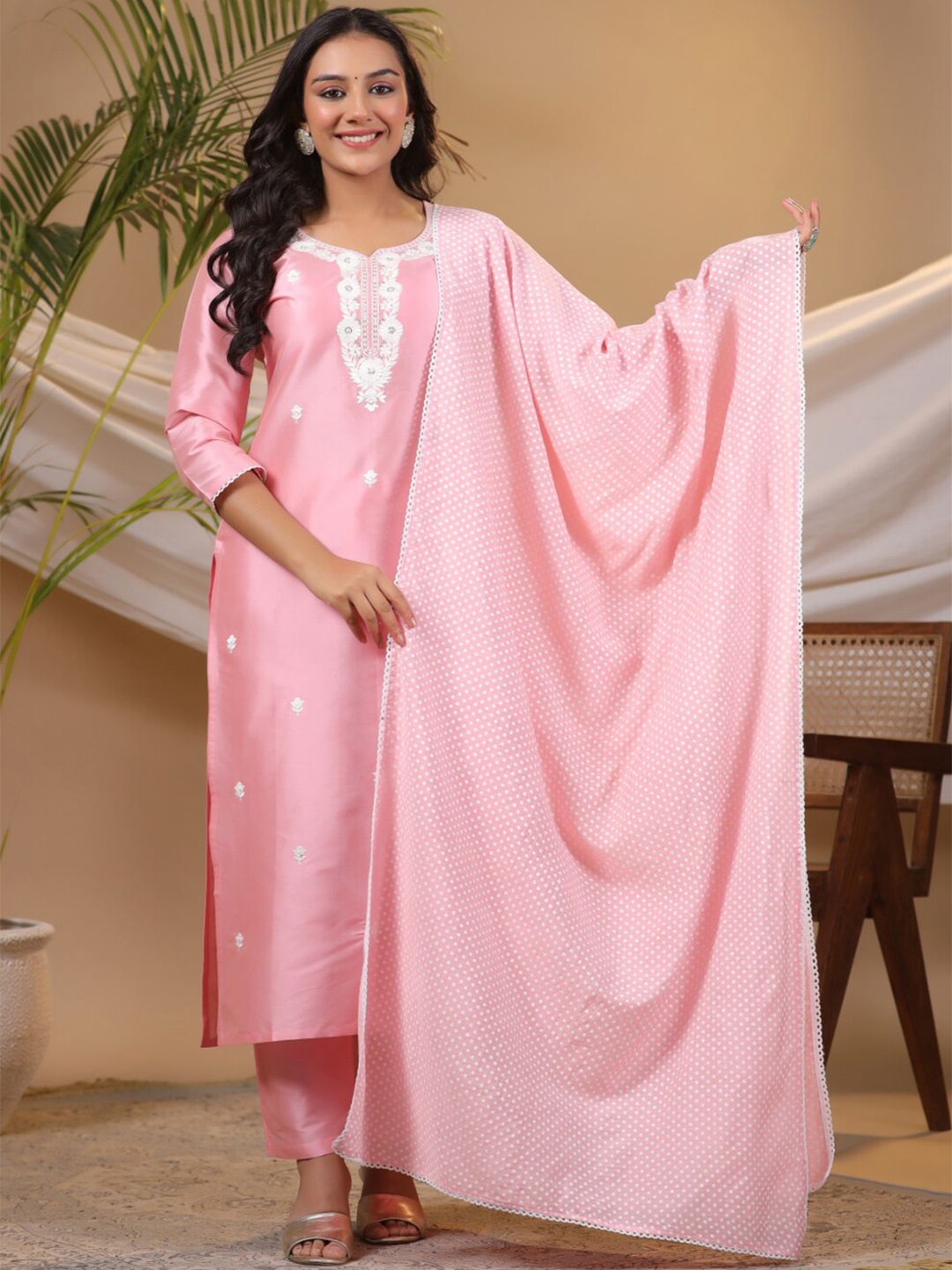 

GoSriKi Floral Embroidered Three-Quarter Sleeves Thread Work Kurta Set, Pink