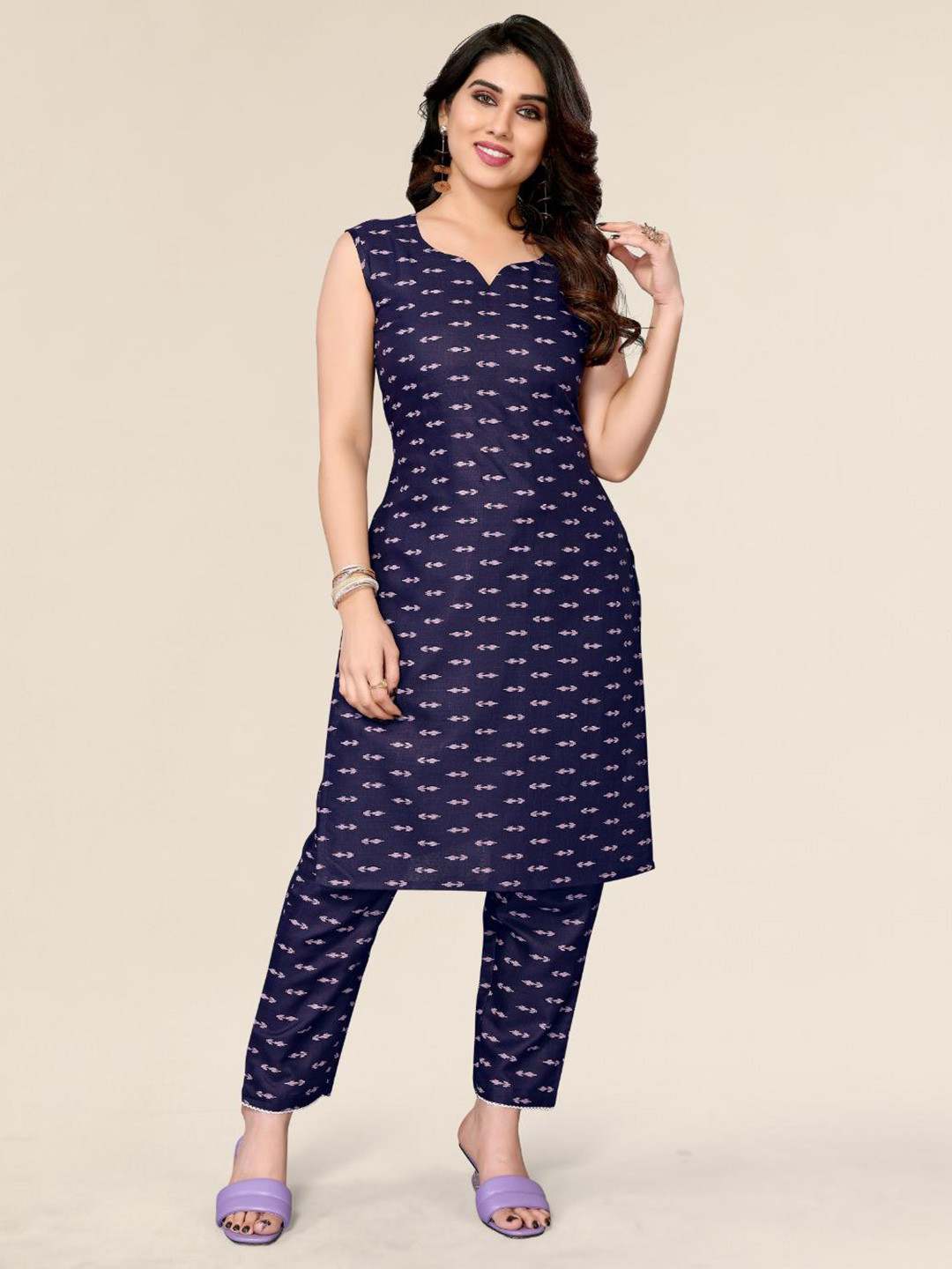 

TITANIUM SILK INDUSTRIES PVT. LTD. Geometric Printed Kurti with Trouser, Blue