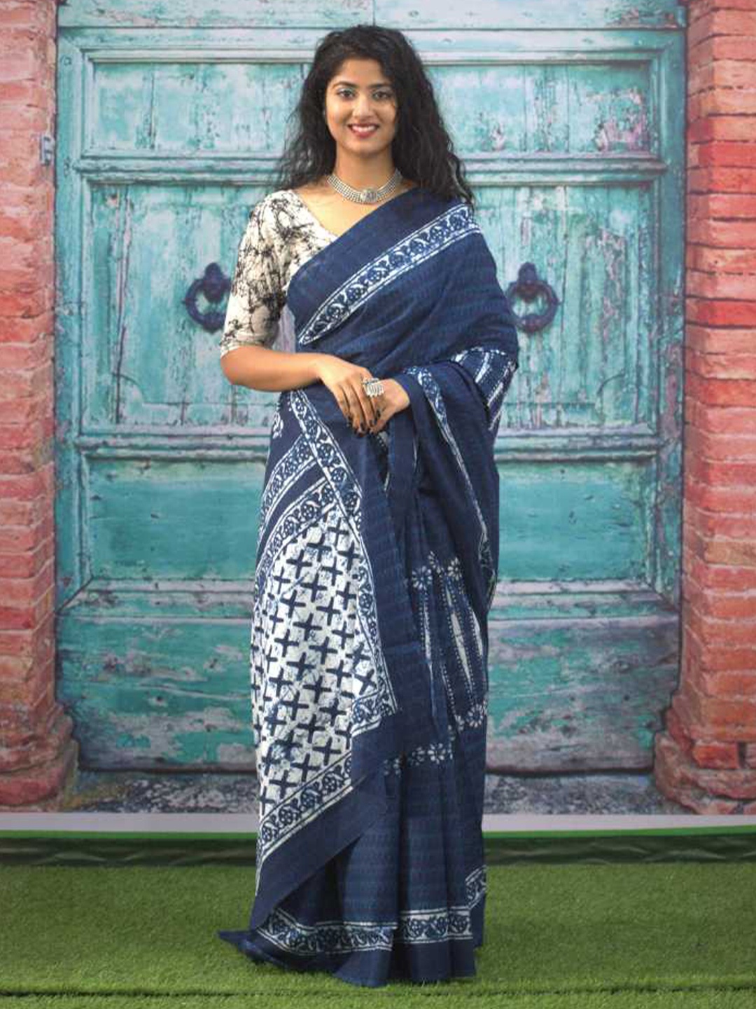 

NIKHILAM Floral Printed Pure Cotton Bandhani Saree, Blue