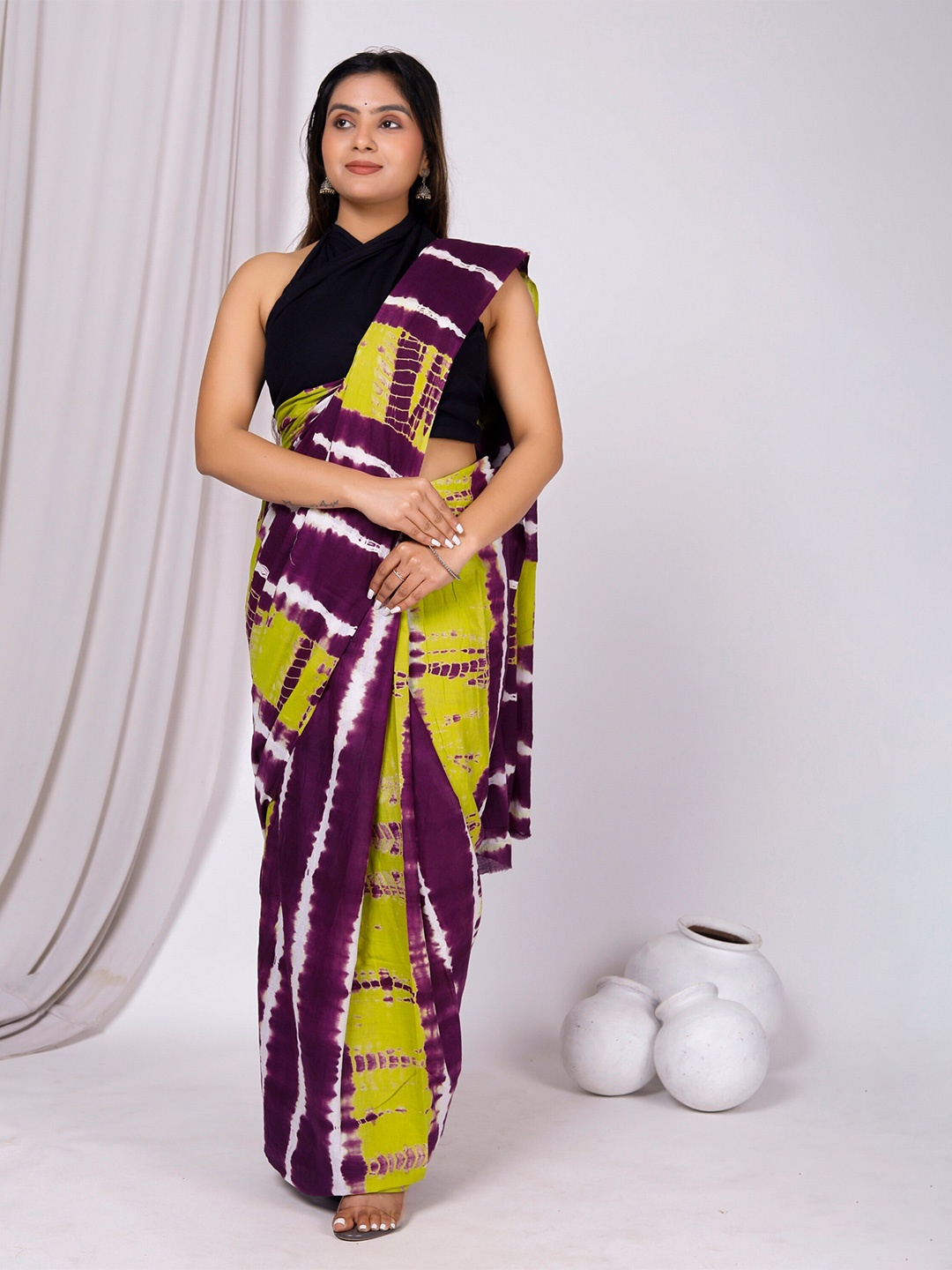 

NIKHILAM Tie and Dye Pure Cotton Designer Block Print Saree, Purple