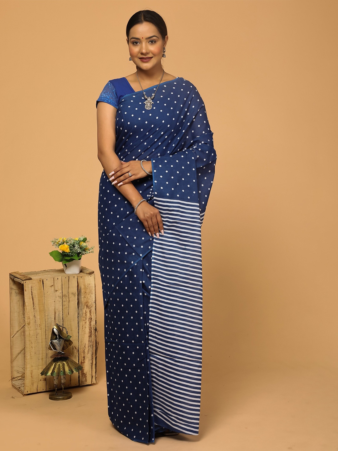 

NIKHILAM Polka Dot Printed Pure Cotton Bagru Saree, Blue