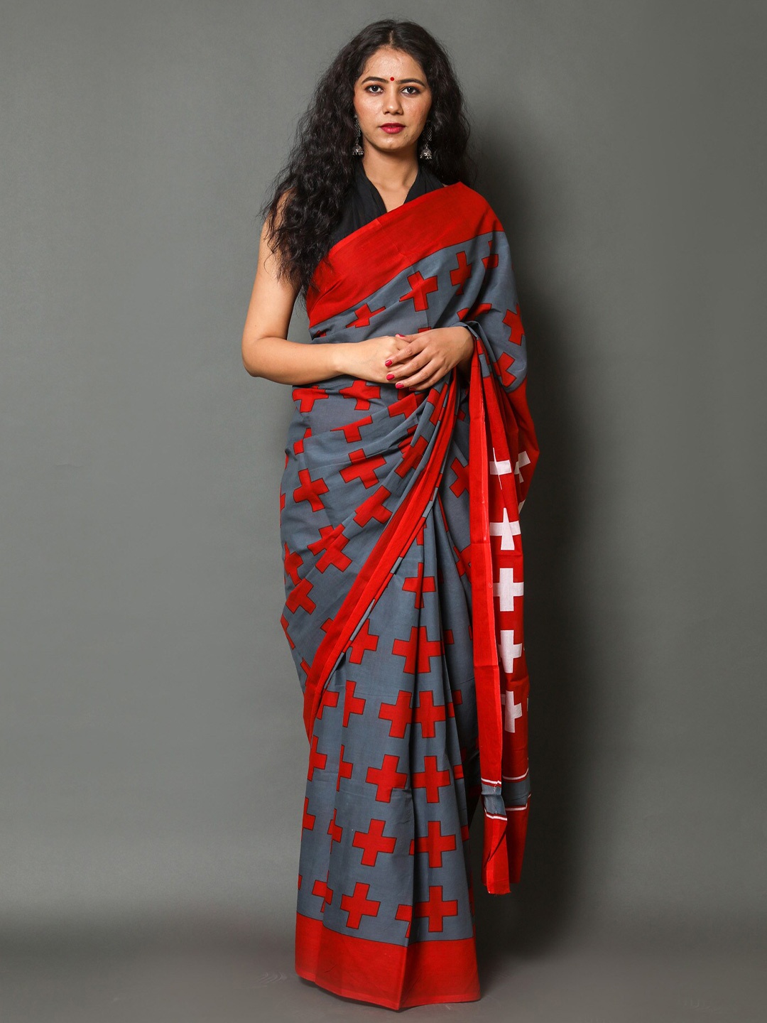 

NIKHILAM Geometric Printed Pure Cotton Bagru Saree, Grey