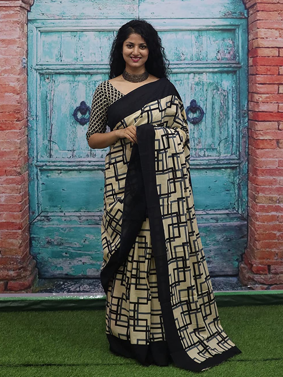 

NIKHILAM Geometric Pure Cotton Block Print Saree, Cream