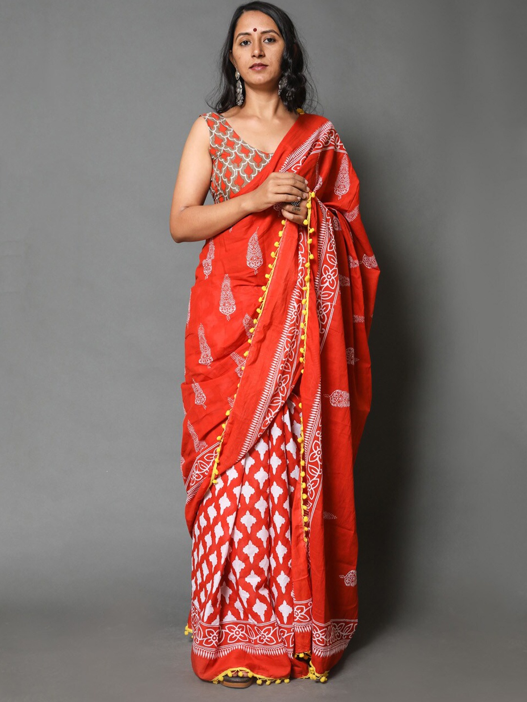 

NIKHILAM Ethnic Motifs Printed Pure Cotton Bandhani Saree, Red