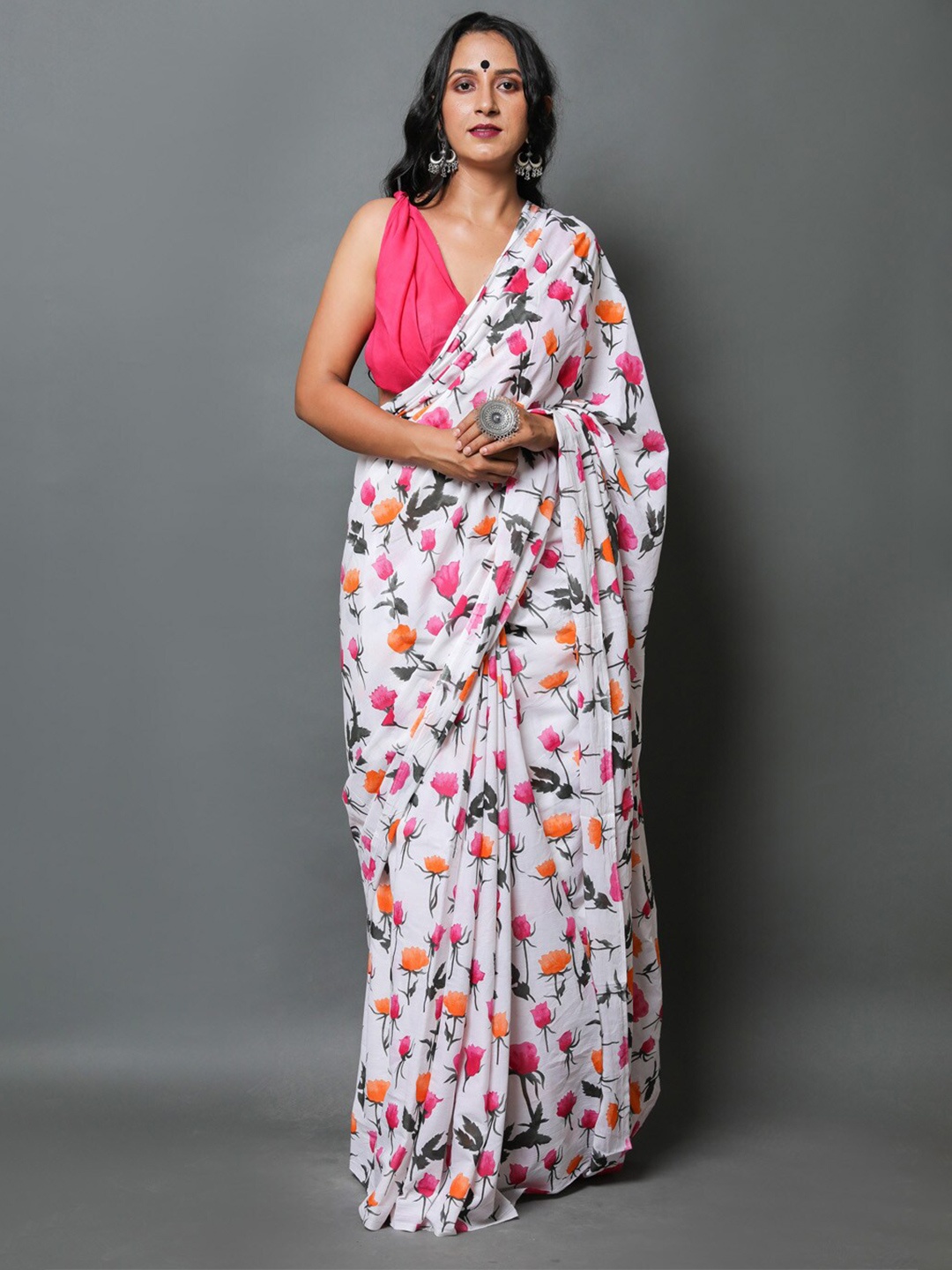 

NIKHILAM Floral Printed Pure Cotton Ikat Saree, White