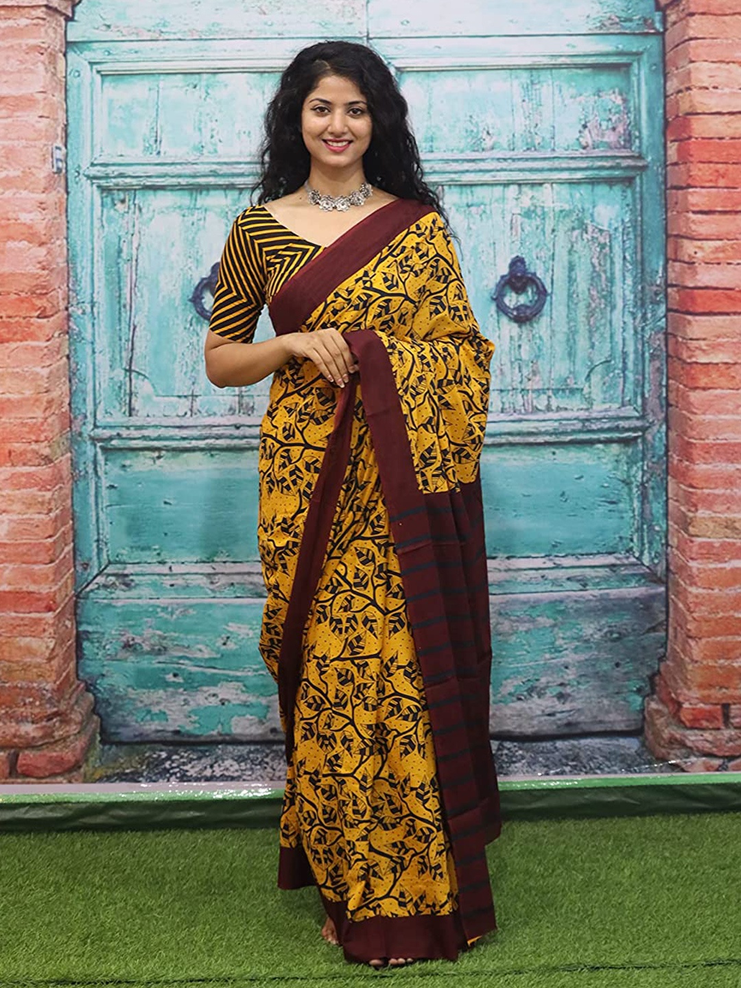 NIKHILAM Floral Printed Pure Cotton Block Print Saree, Yellow