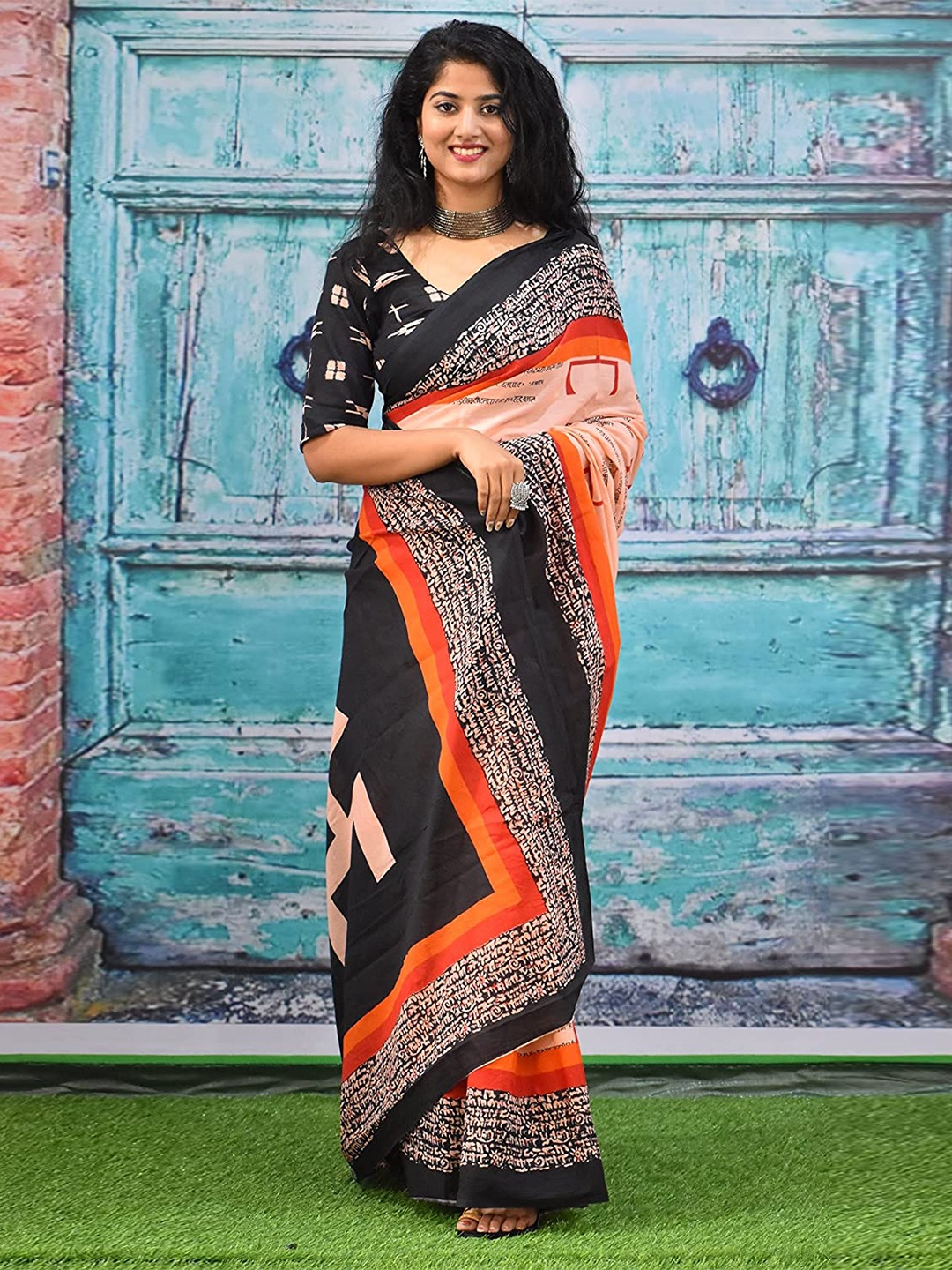 

NIKHILAM Typography Printed Pure Cotton Ikat Saree, Peach