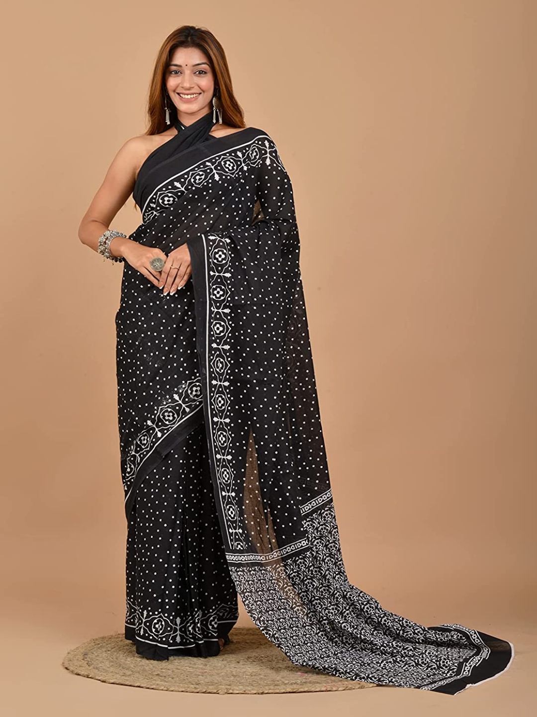 

NIKHILAM Polka Dot Printed Pure Cotton Block Print Saree, Black