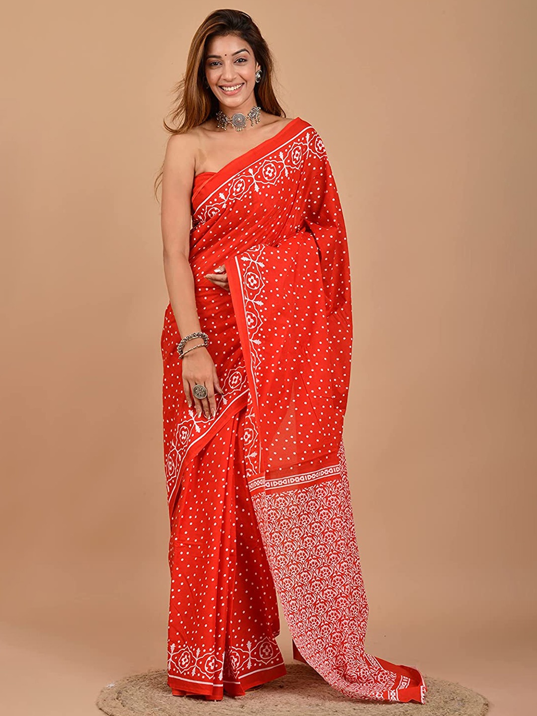 

NIKHILAM Polka Dot Peinted Pure Cotton Block Print Saree, Red