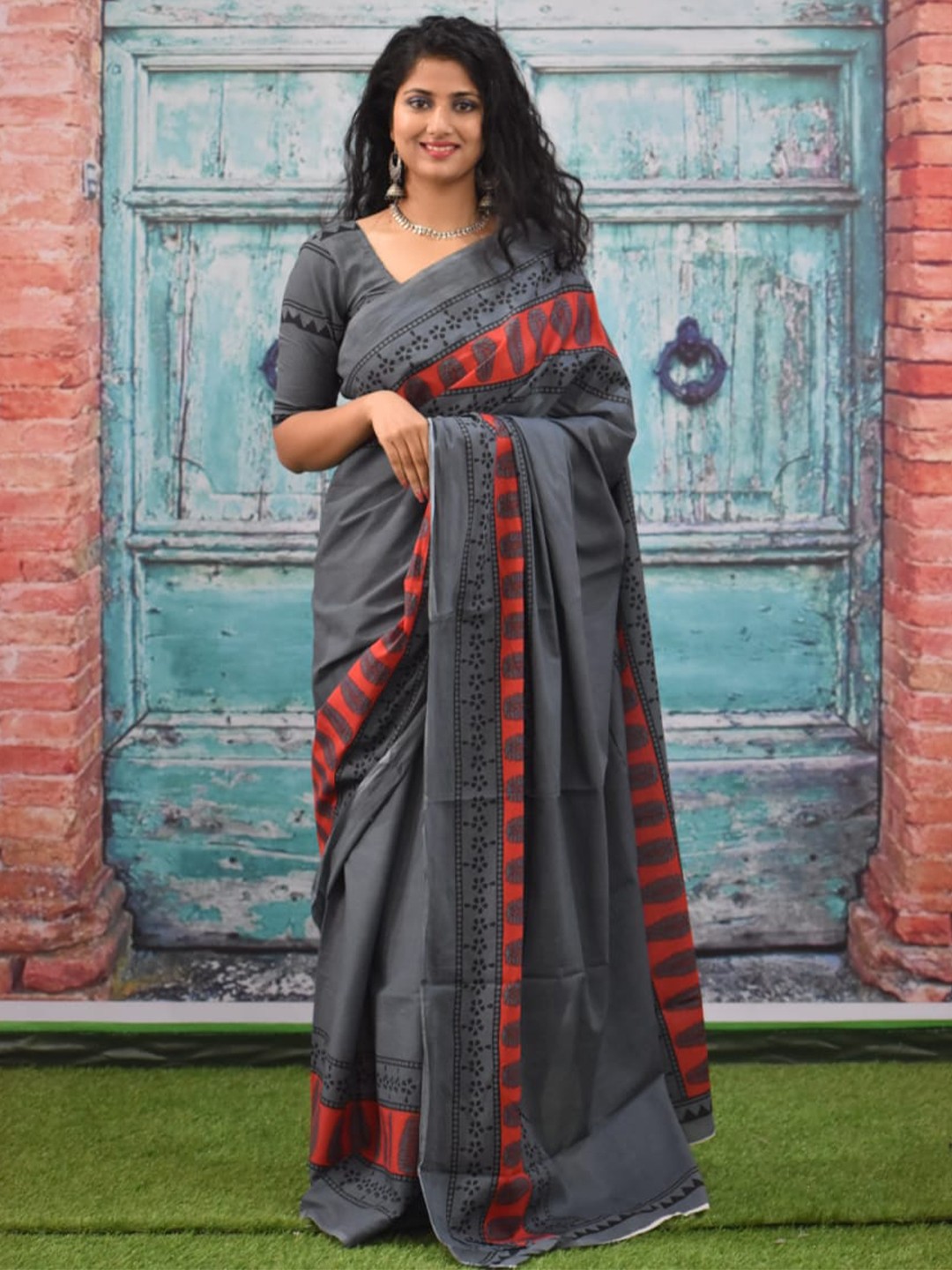 

NIKHILAM Pure Cotton Ikat Saree, Grey