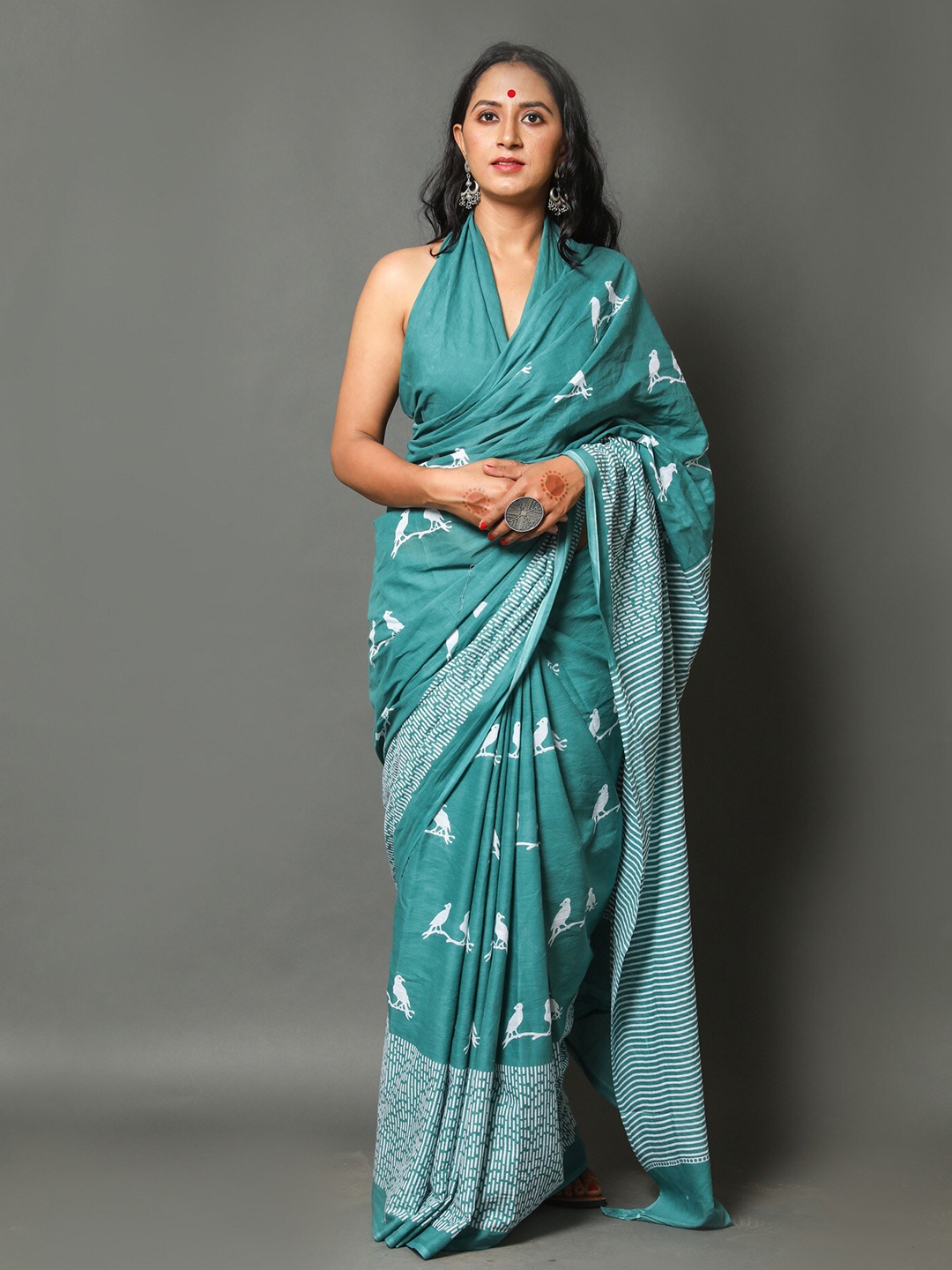 

NIKHILAM Batik Block Printed Pure Cotton Mulmul Saree, Blue