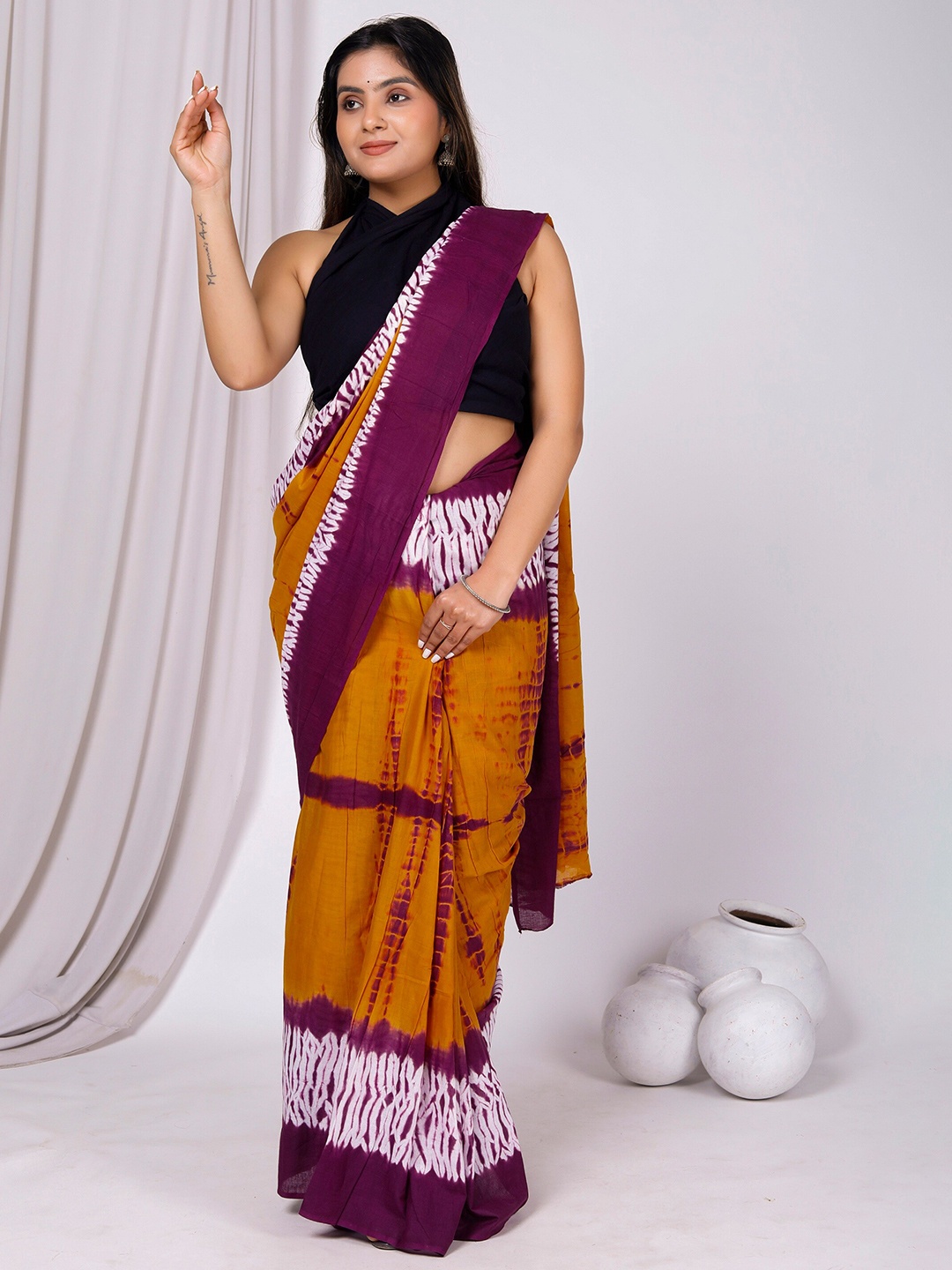 

NIKHILAM Tie and Dye Printed Pure Cotton Mulmul Saree, Purple
