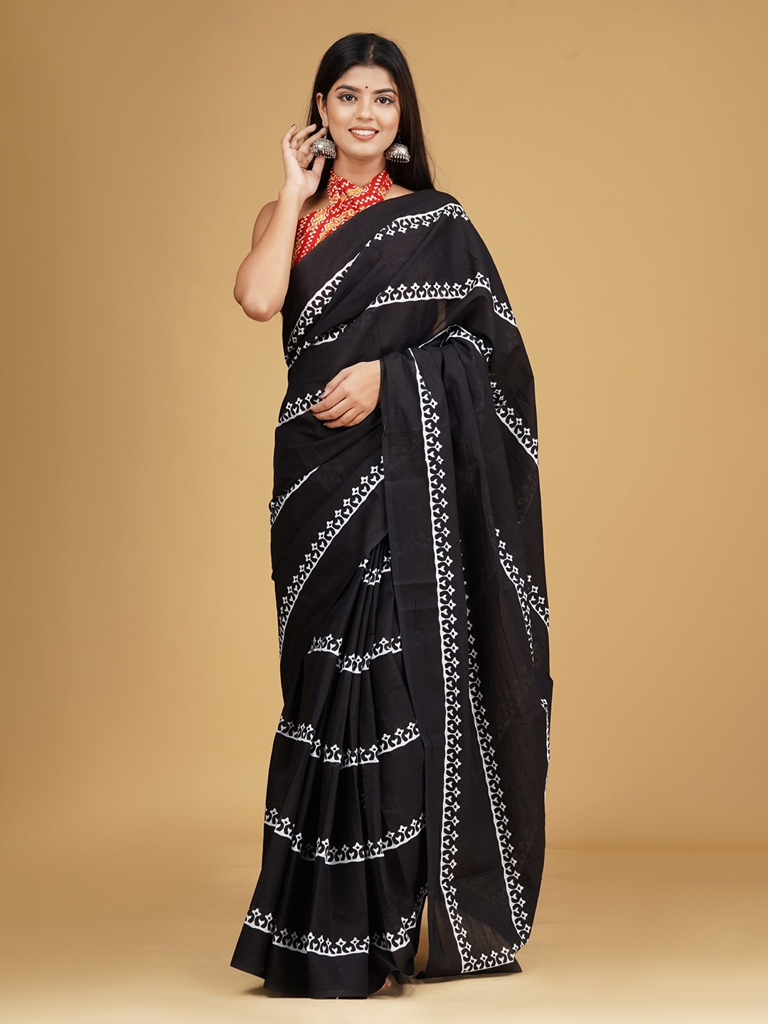 

NIKHILAM Bagru Ethnic Motif Printed Pure Cotton Mulmul Saree, Black