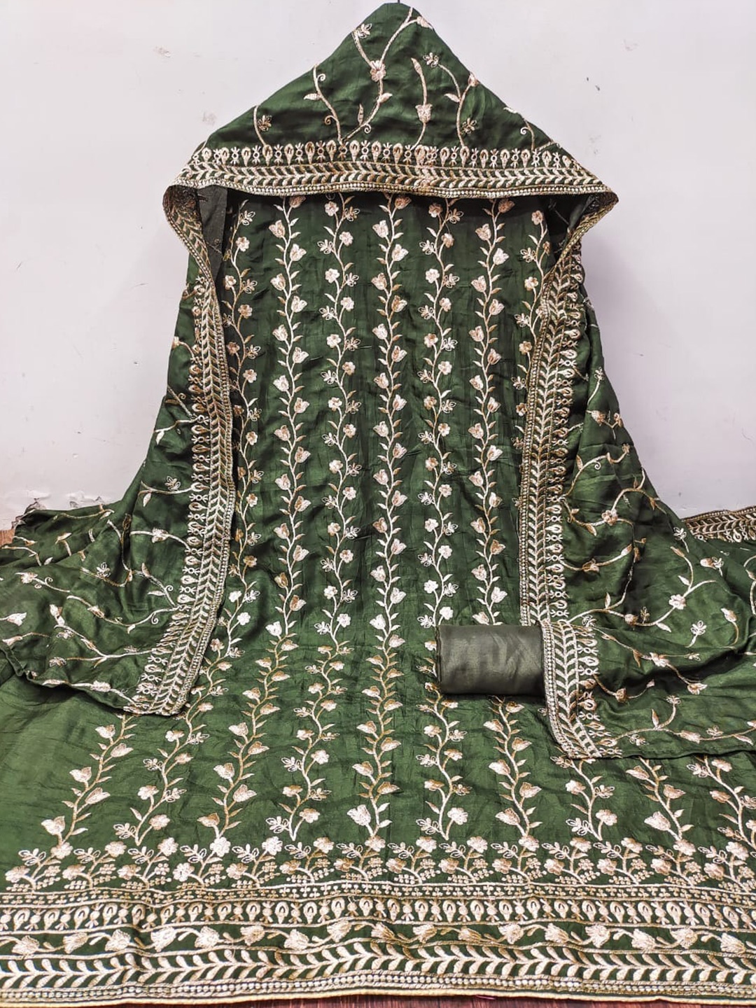 

ZEEPKART Floral Embroidered Unstitched Dress Material, Green