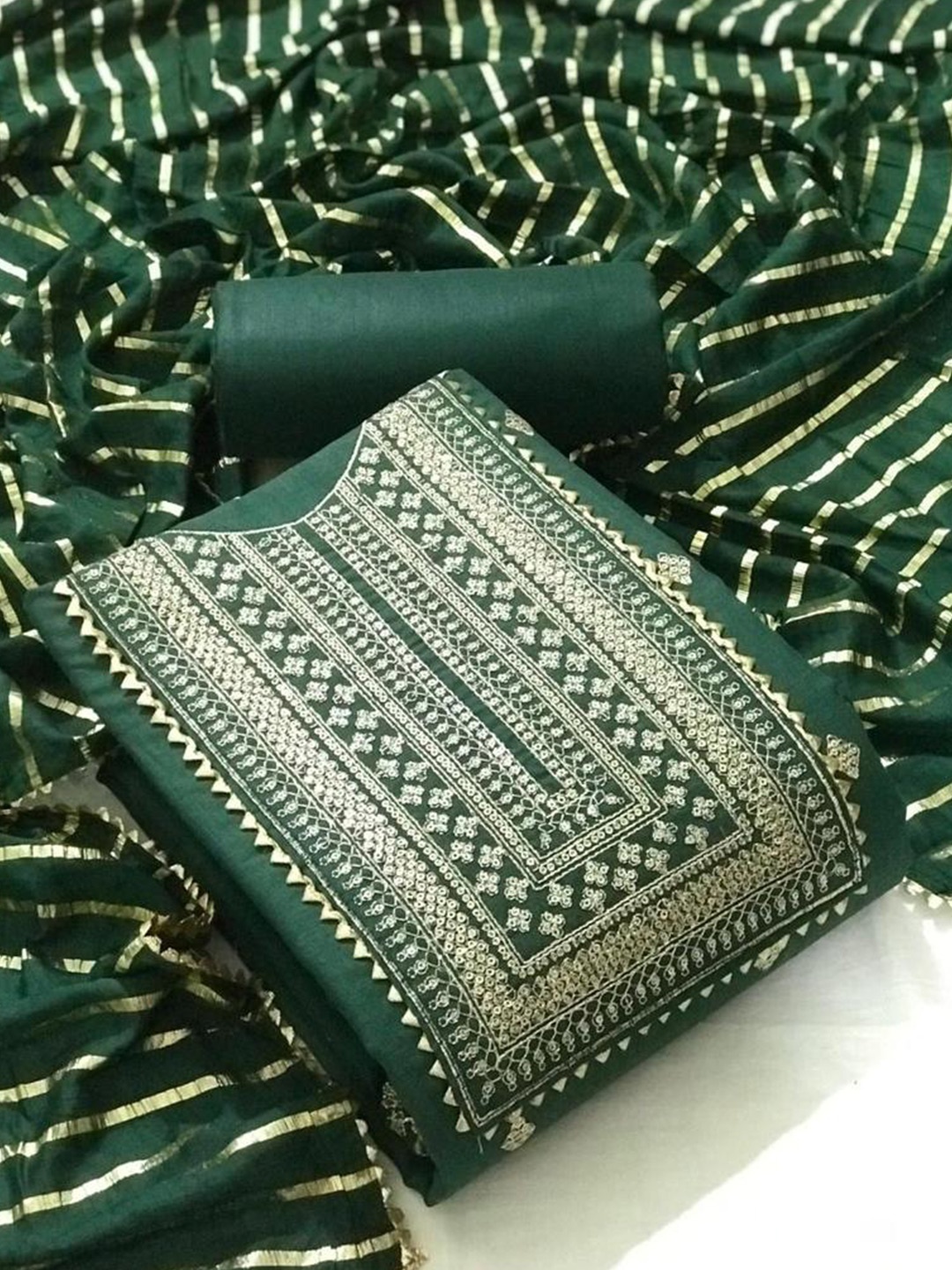

ZEEPKART Ethnic Motifs Embroidered Jute Cotton Unstitched Dress Material, Green