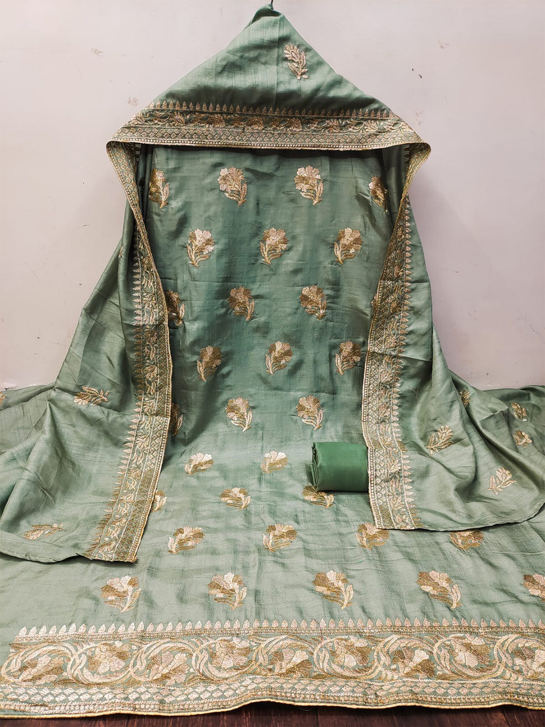 

ZEEPKART Floral Embroidered Unstitched Dress Material, Green