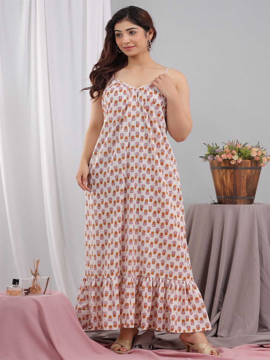 

FEATHERS CLOSET Printed Shoulder Straps Maxi Dress, White