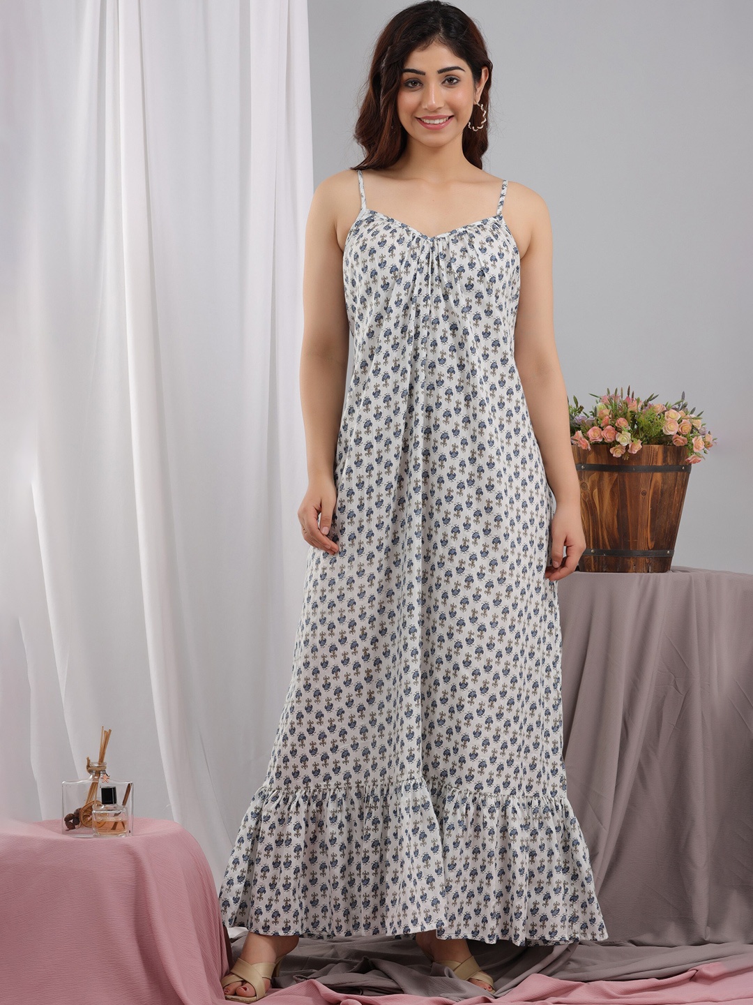 

FEATHERS CLOSET Floral Shoulder Straps Cotton Maxi Dress, White