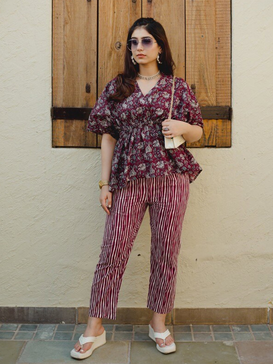 

FEATHERS CLOSET Ethnic Motifs Printed Pure Cotton V-Neck Top & Palazzo, Purple