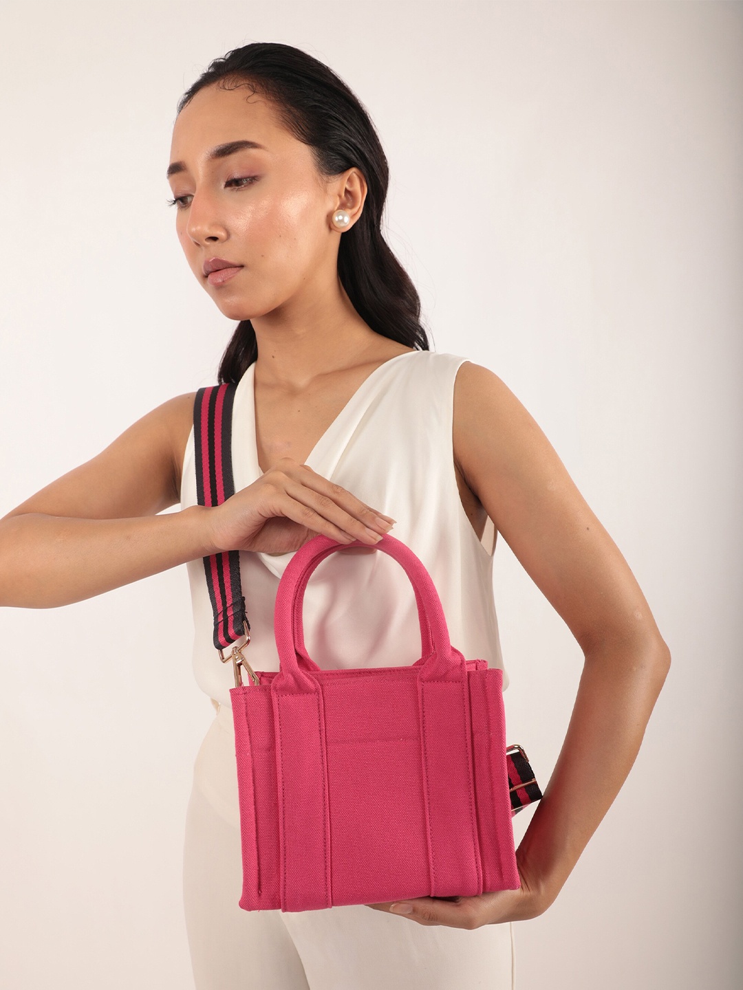 

earthbags Pink Shoulder Bag