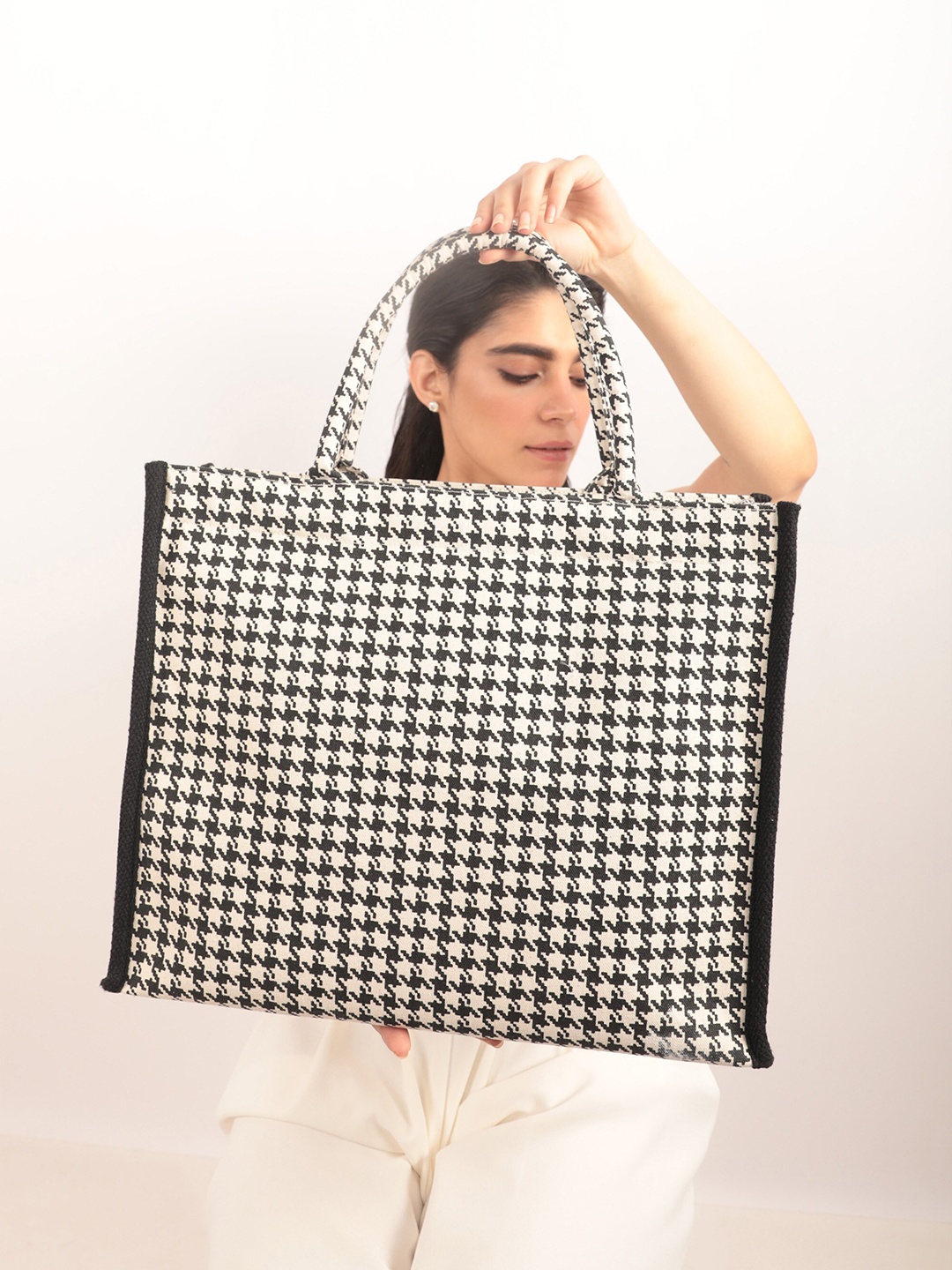 

earthbags Houndstooth Printed Structured Handheld Bag, Black