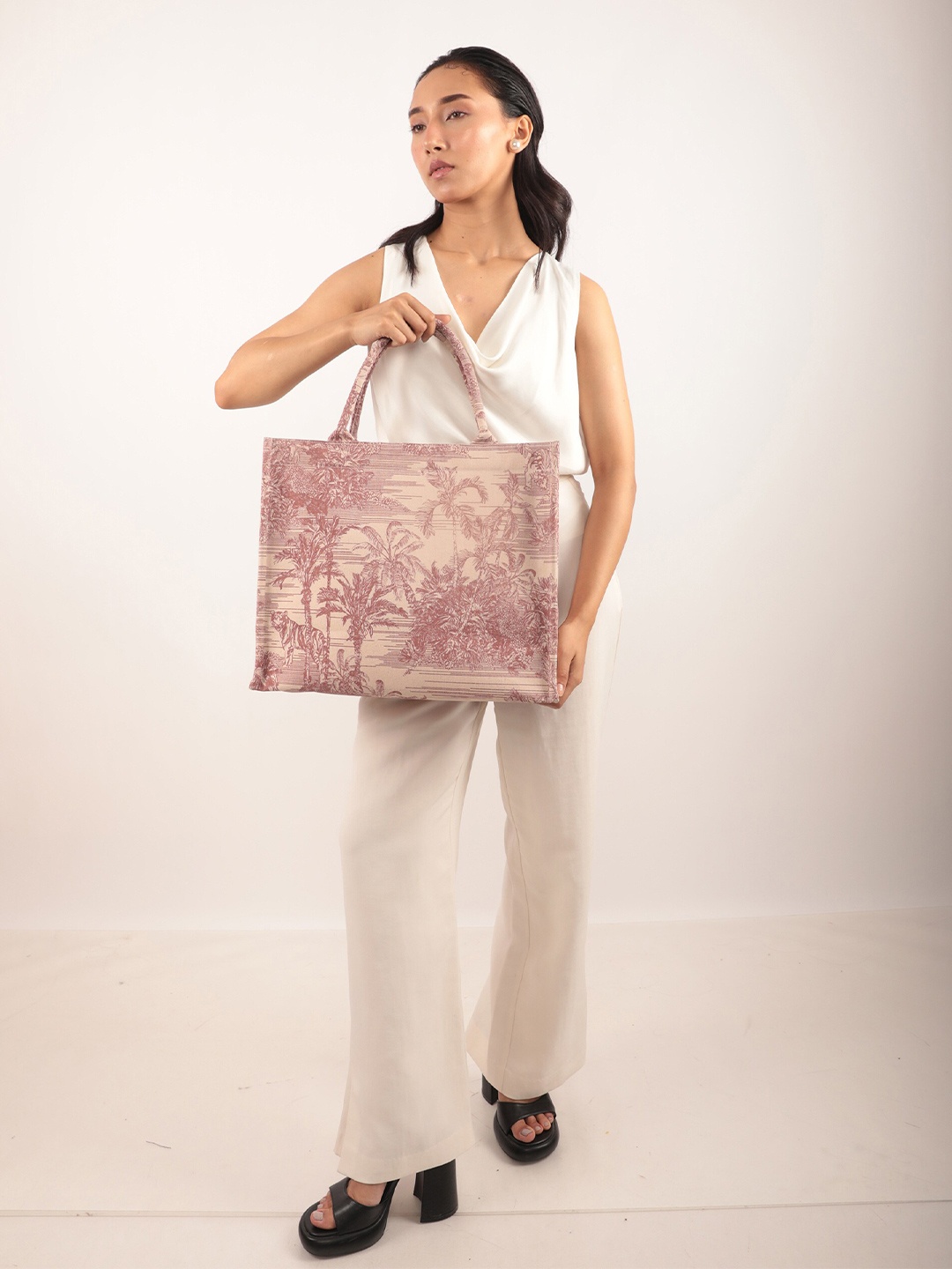 

earthbags Graphic Printed Structured Handheld Bag, Pink