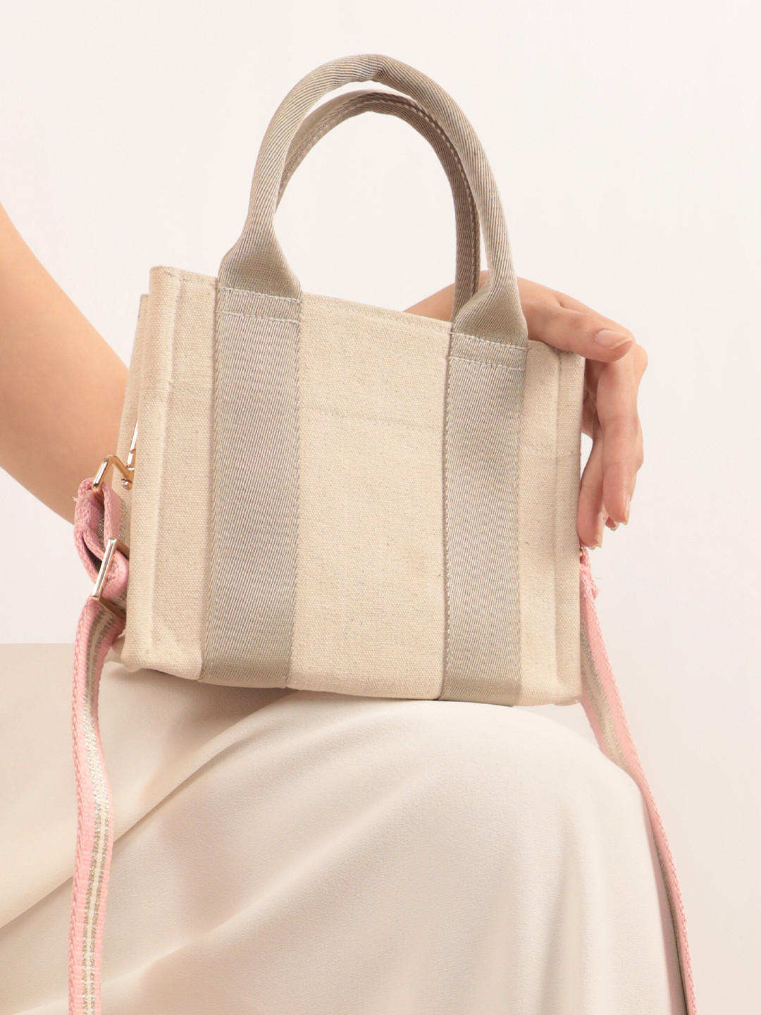 

earthbags Structured Handheld Bag, Off white